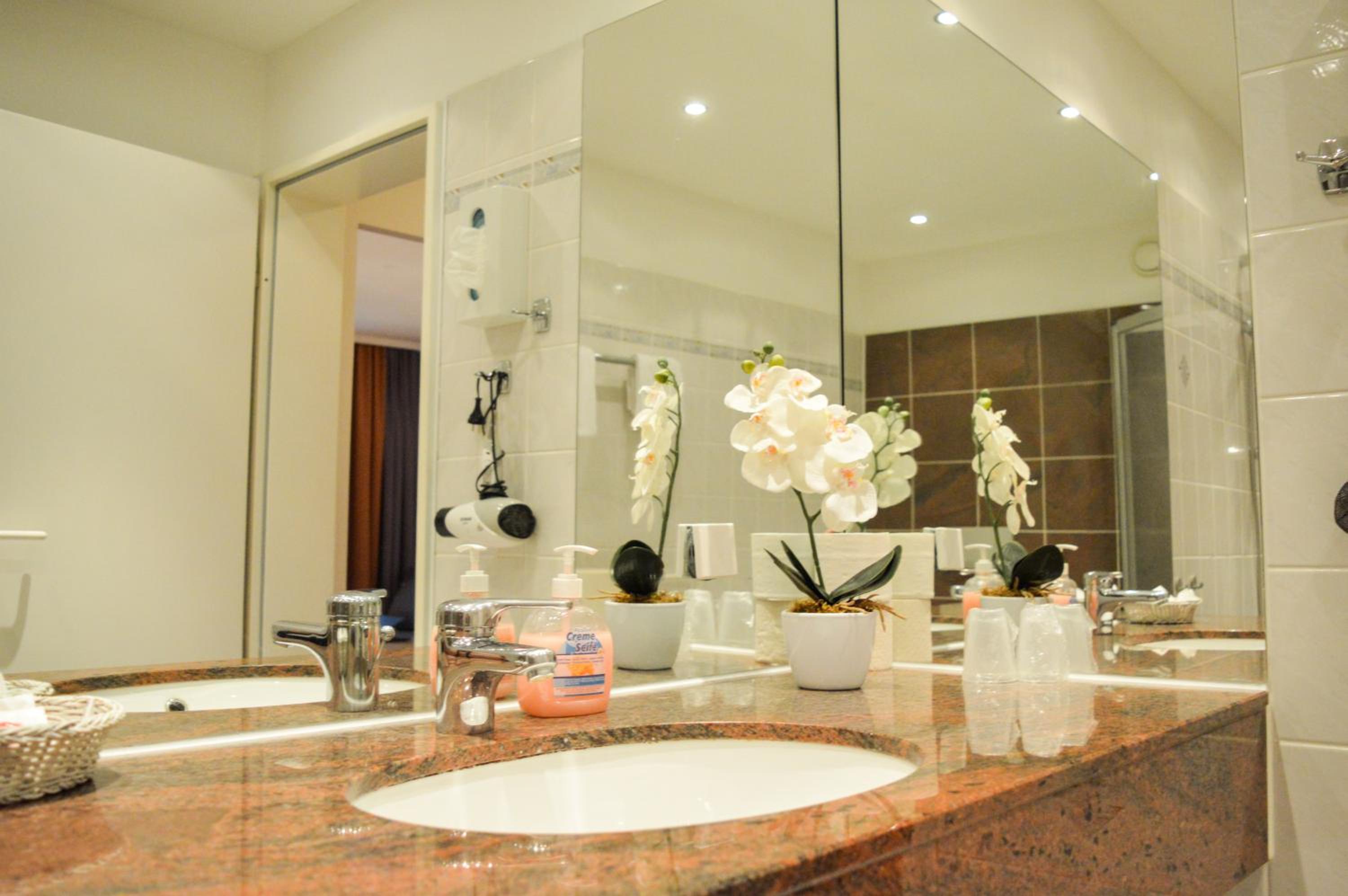 Comfort Double or Twin Room with Balcony - Photo 9