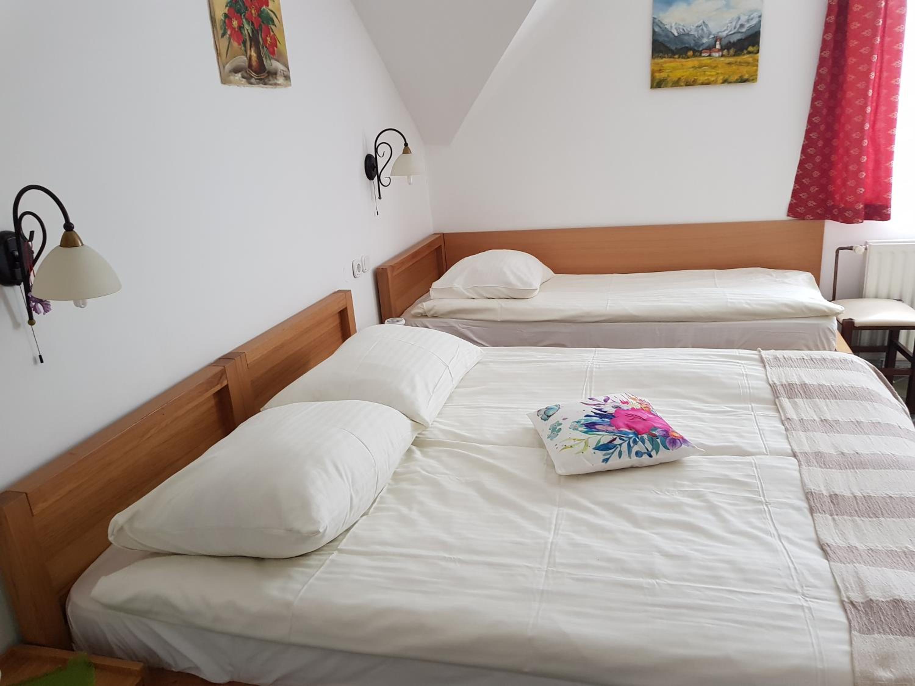 Triple Room with Private Bathroom - Photo 3