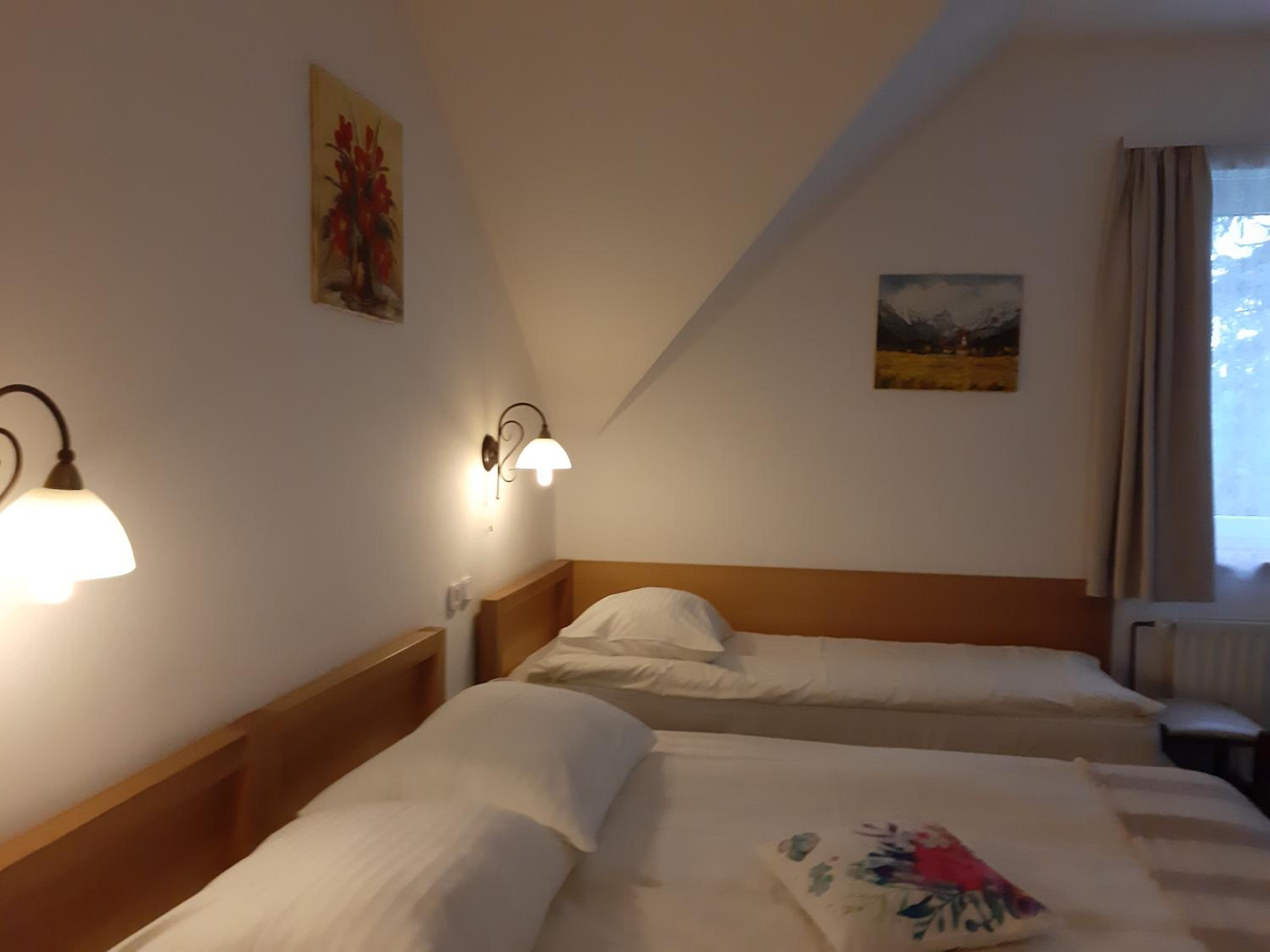 Triple Room with Private Bathroom - Photo 4