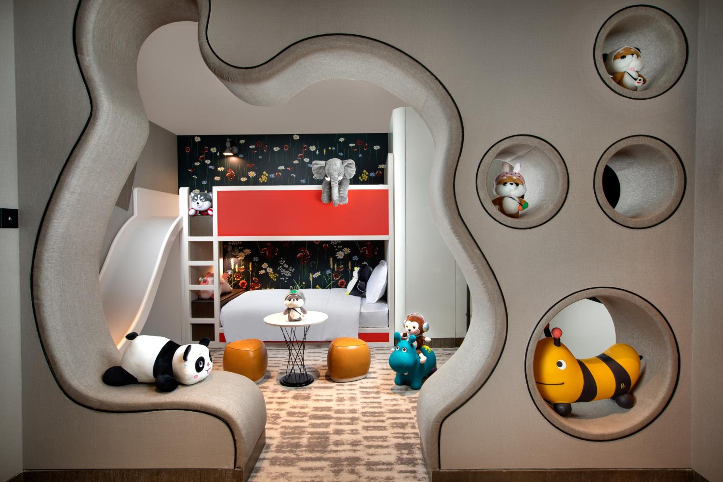 One-Bedroom King Suite with Kid Bed - Kids Theme - Photo 1