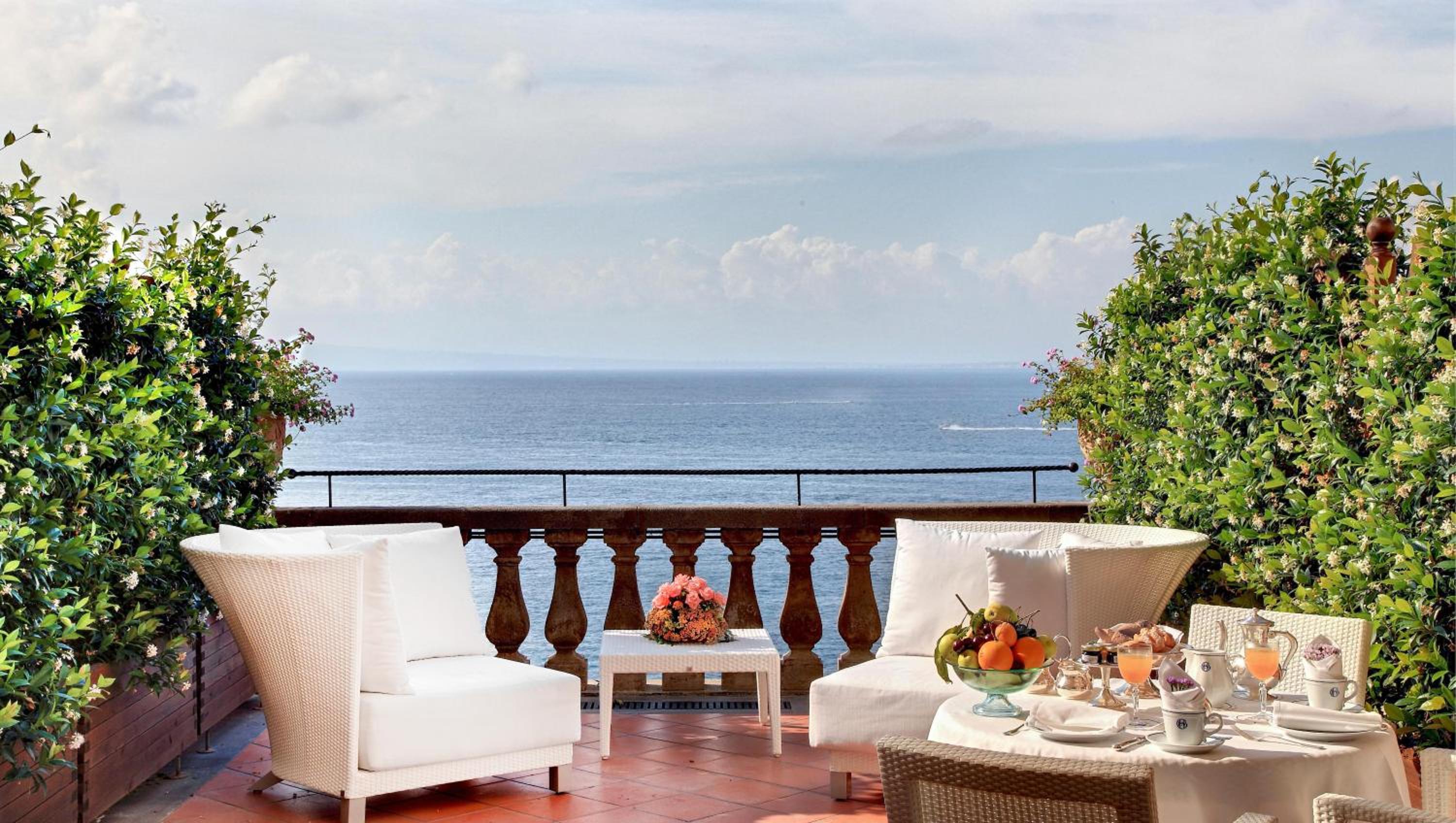 Junior Suite Deluxe with Sea View - Photo 5