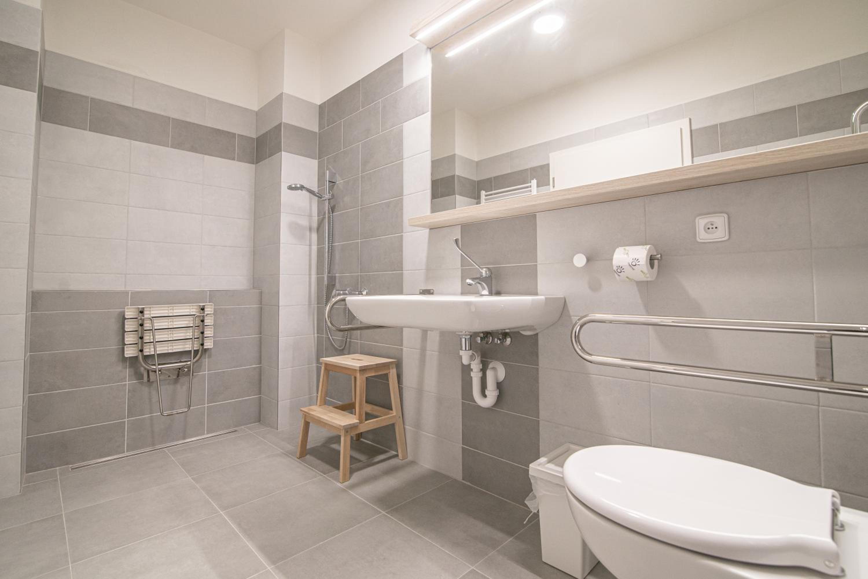 Twin Room - Disability Access photo 2