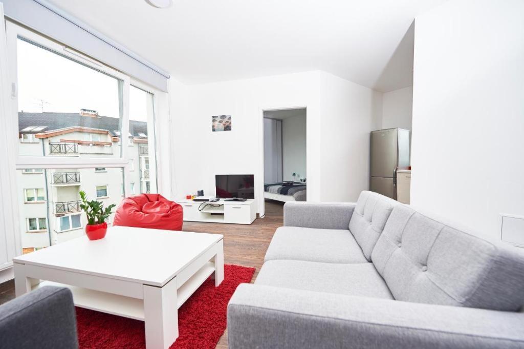 One-Bedroom Apartment - Photo 2