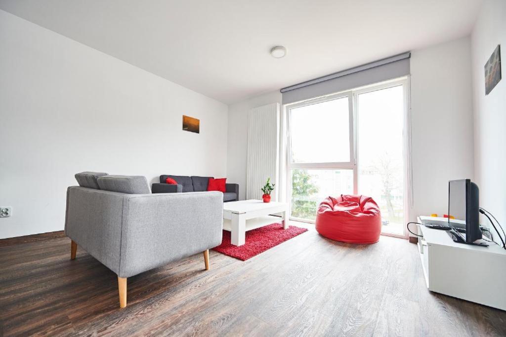 One-Bedroom Apartment - Photo 3