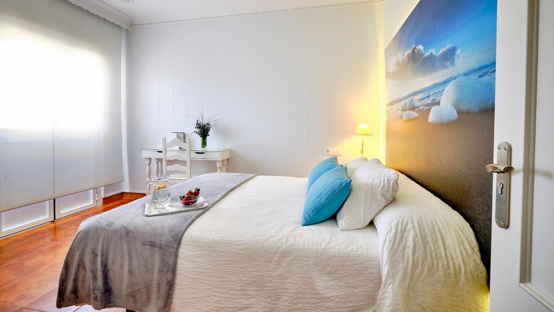 Economy Double Room - Photo 9