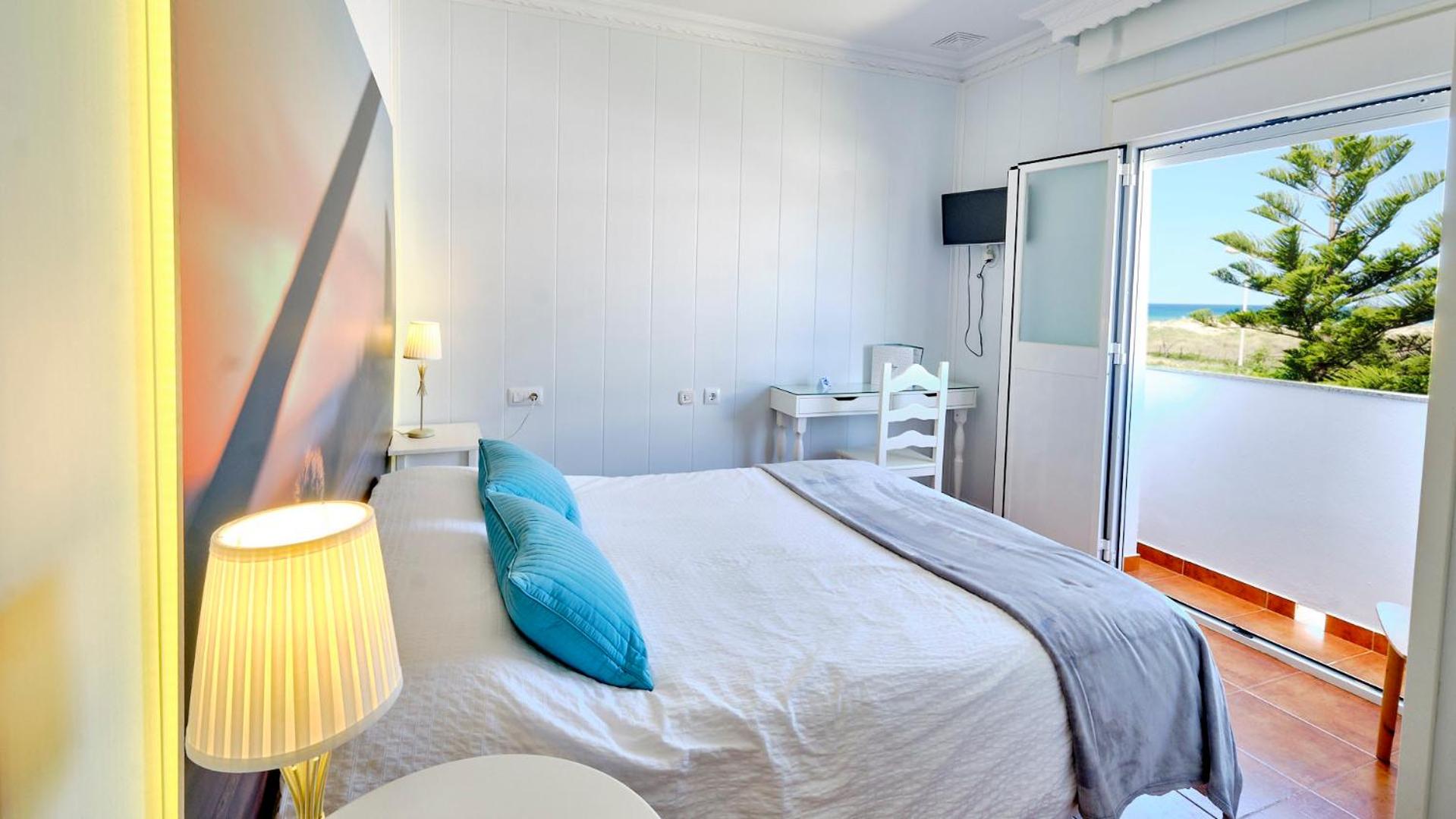 Double Room with Sea View - Photo 10