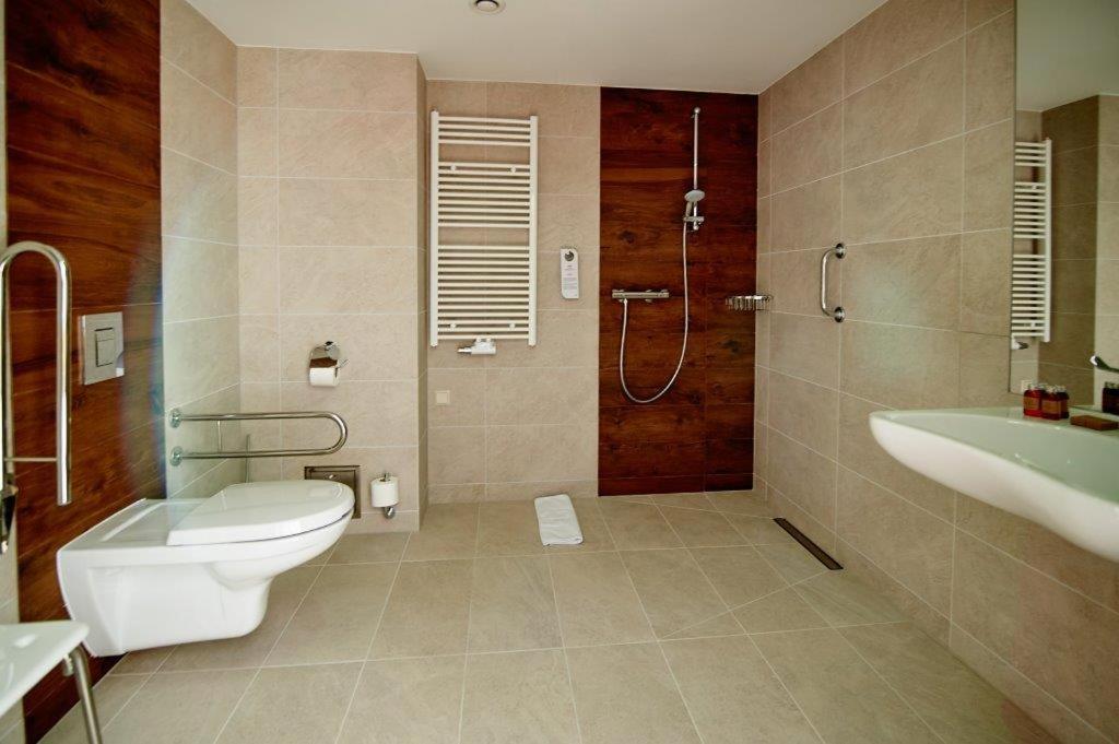 Double or Twin Room - Disability Access photo 2