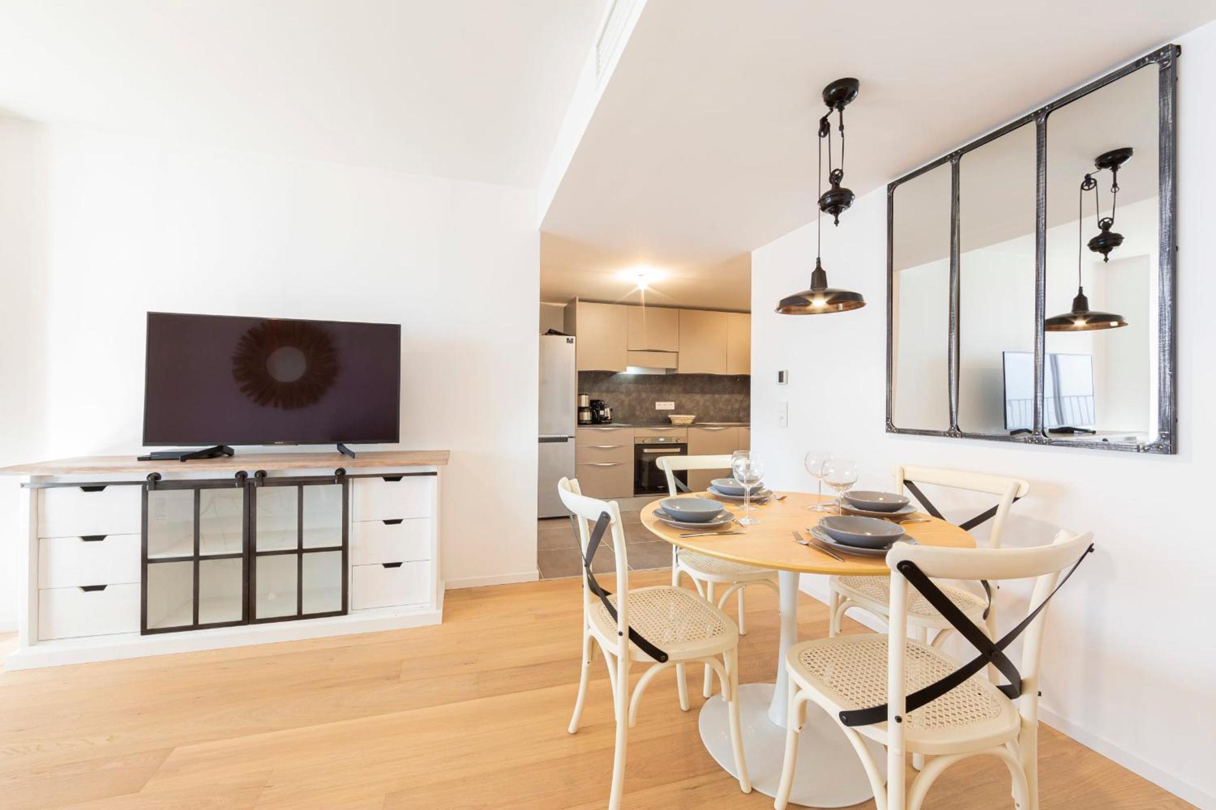 Apartment photo 2