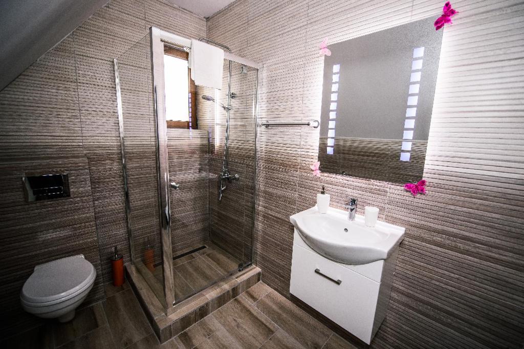 Double Room - Photo 9