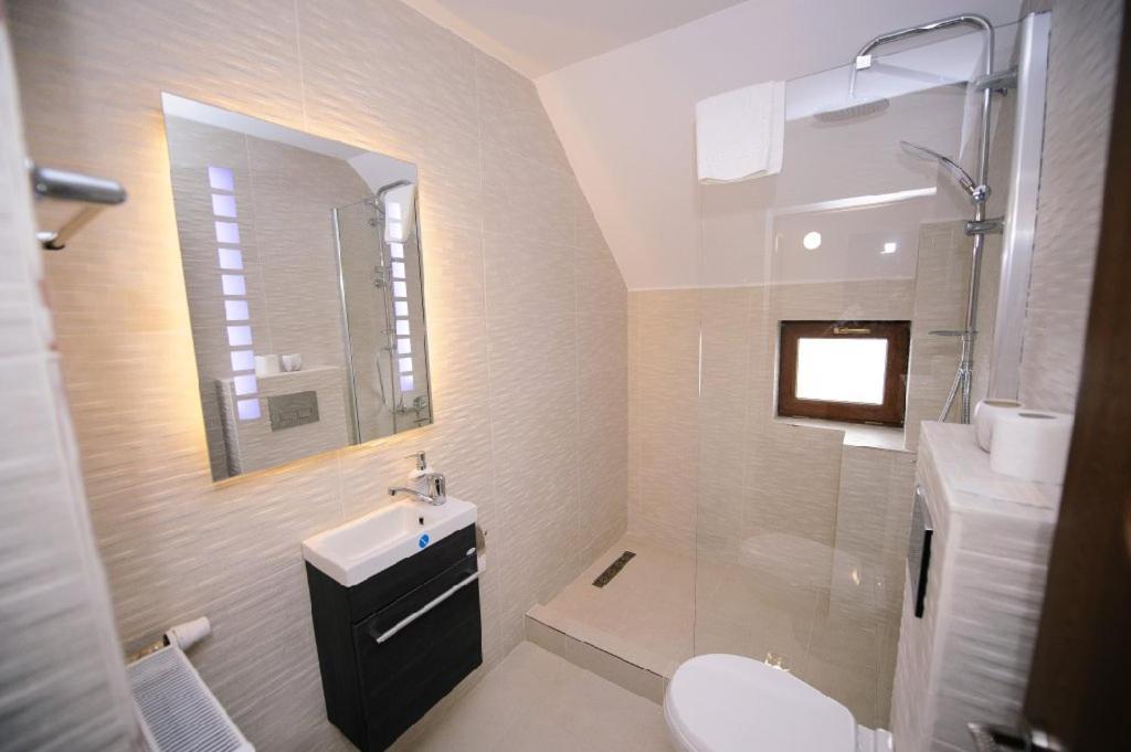 Double Room - Photo 7