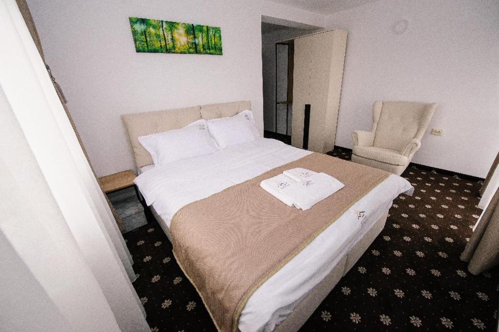 Double Room - Photo 3