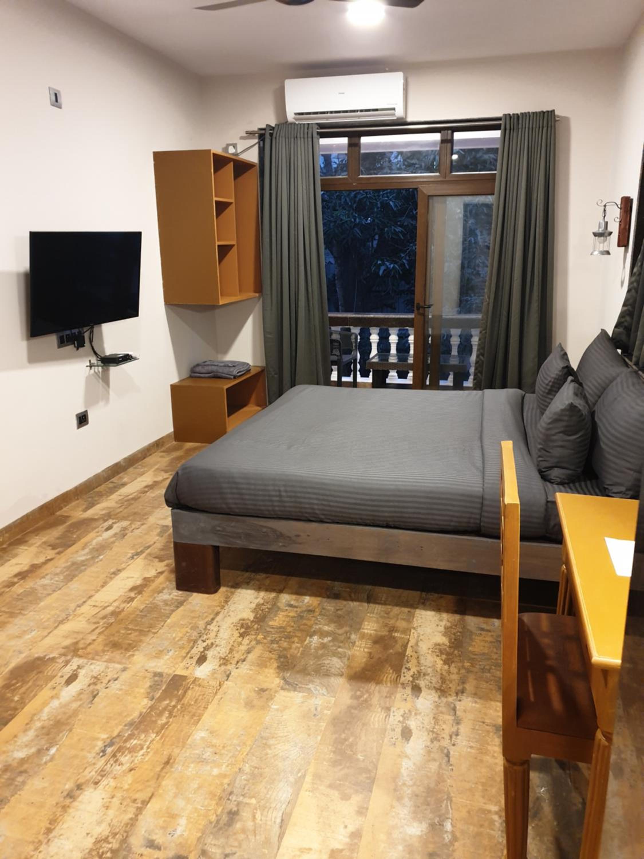 Small Twin Room - Photo 2