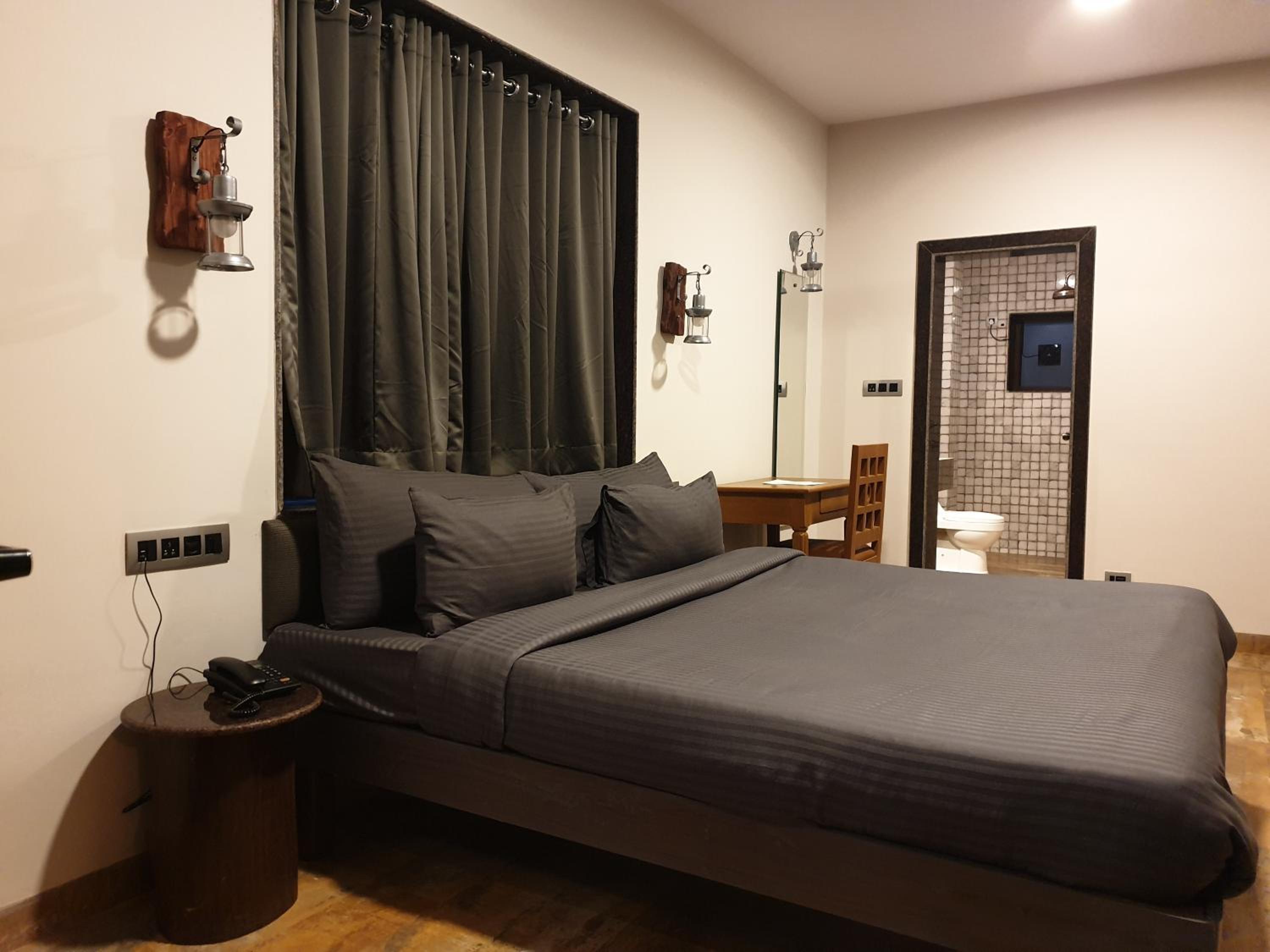 Small Twin Room - Photo 1