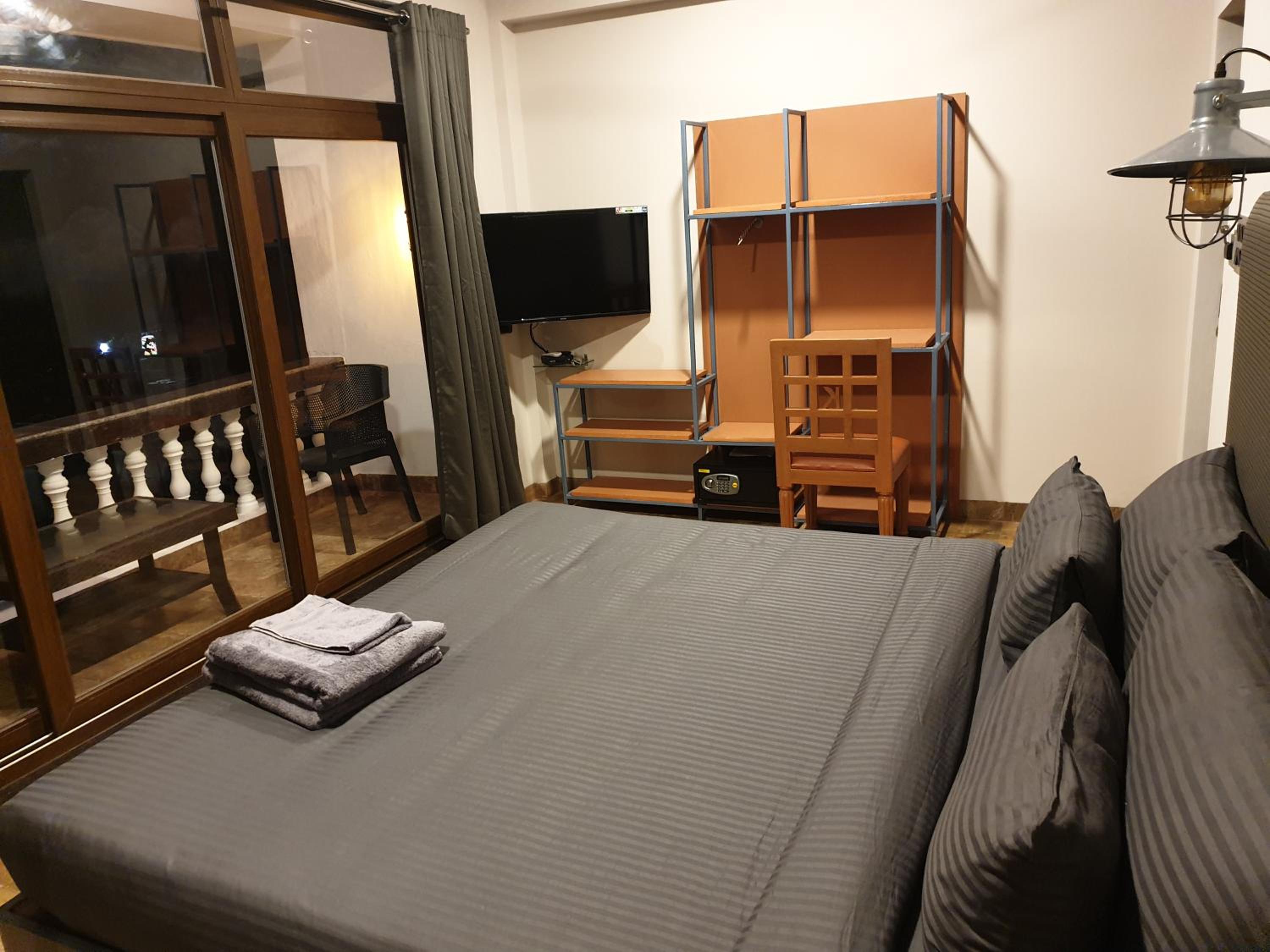 Large Twin Room - Photo 1