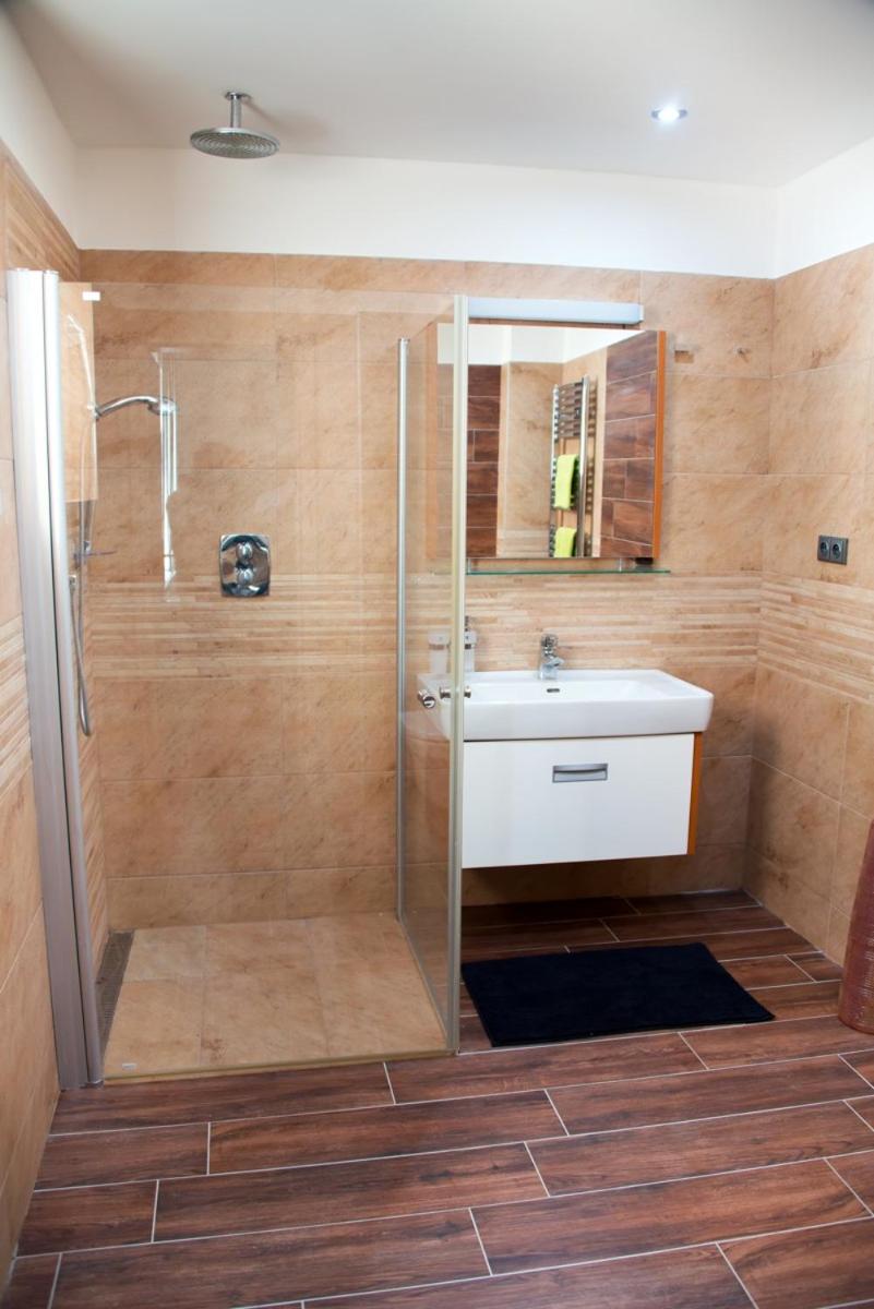Deluxe Double Room with Extra Bed photo 2