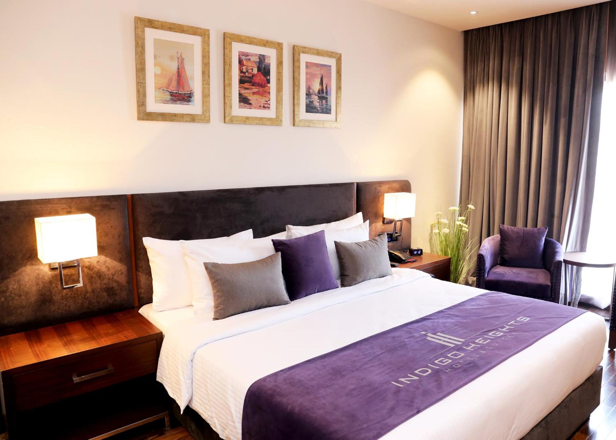Deluxe King Room - Photo 2