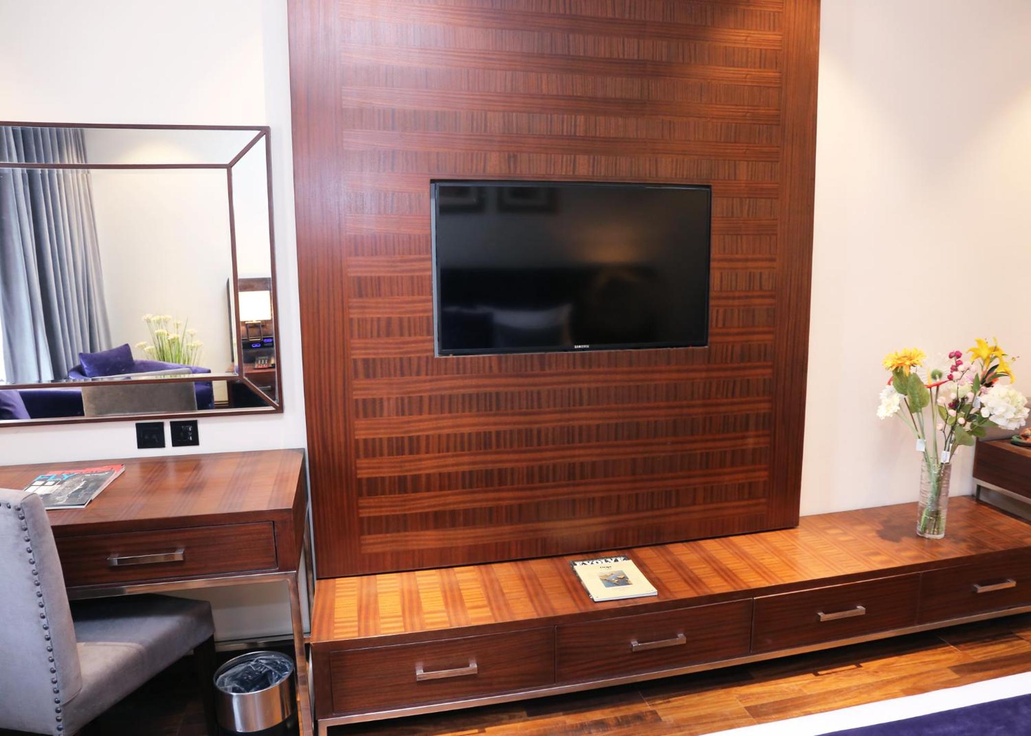 Deluxe King Room - Photo 6