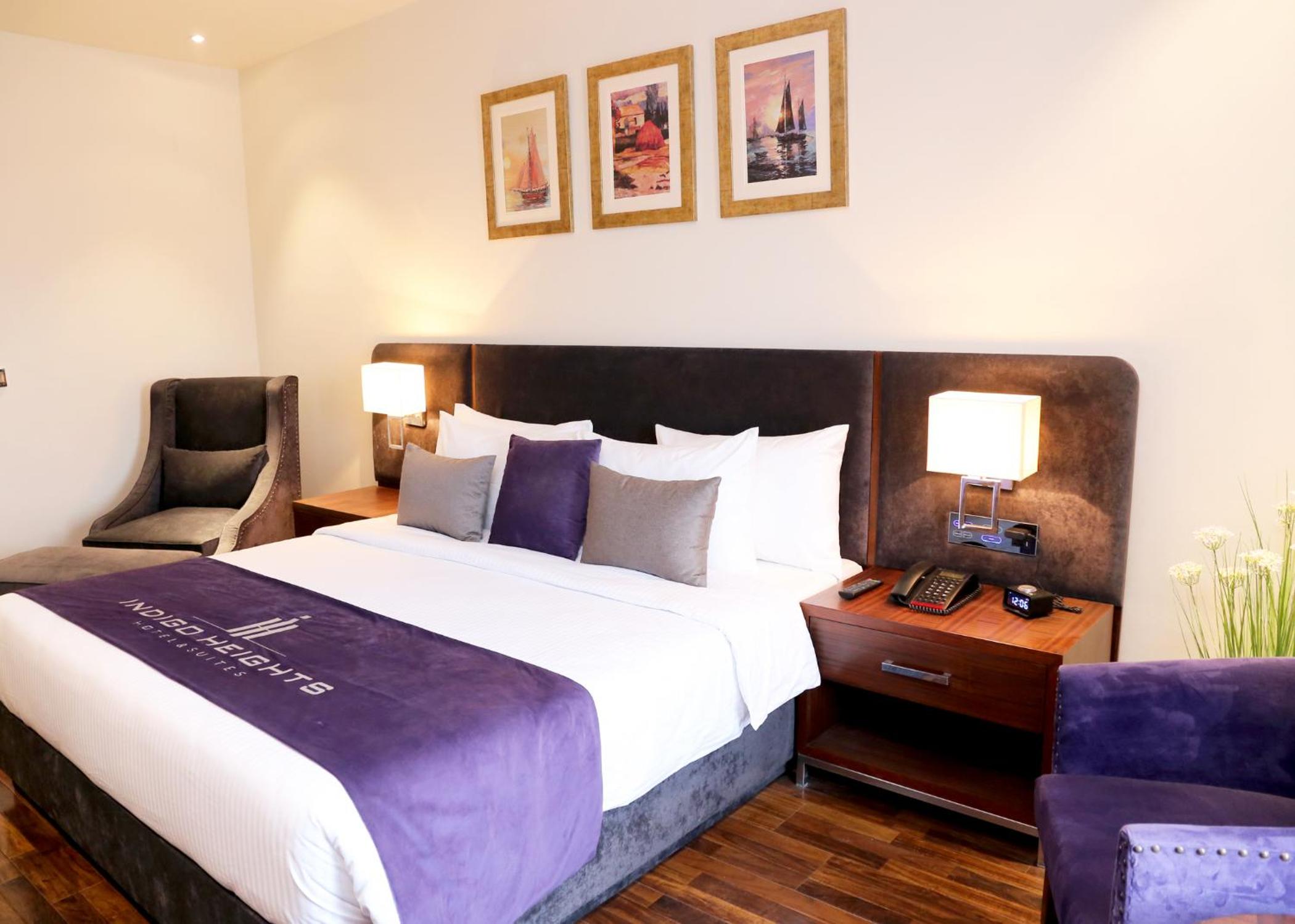 Deluxe King Room - Photo 4