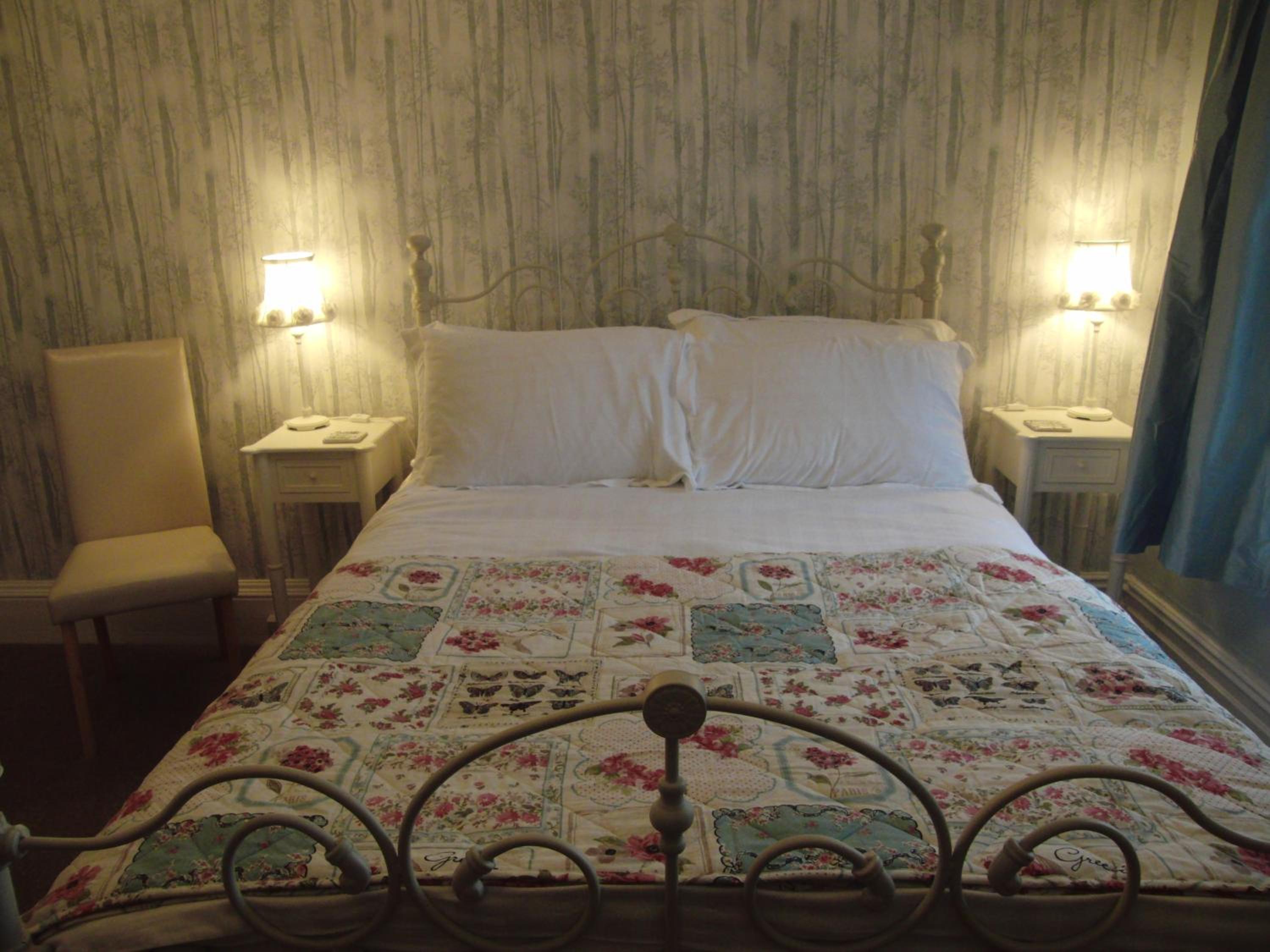 Double or Twin Room - Photo 4