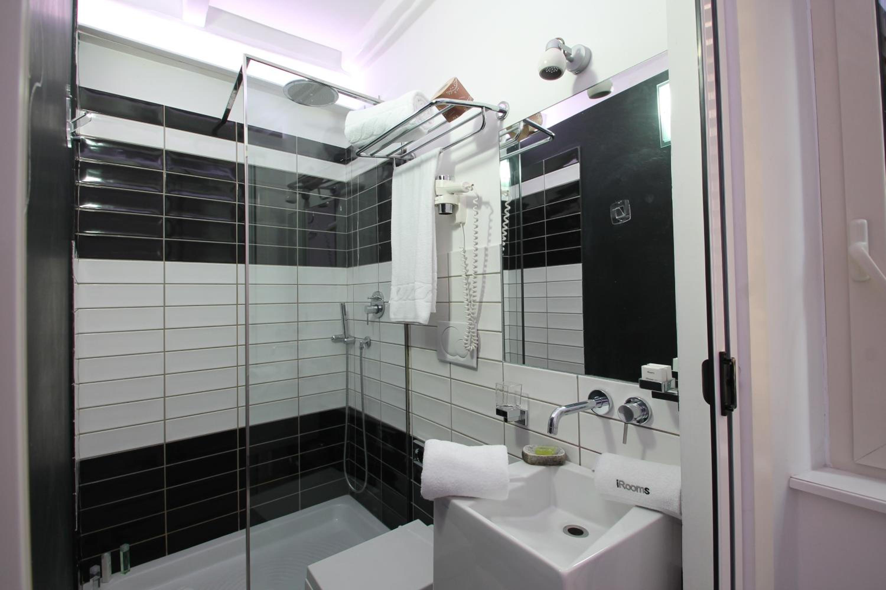 Economy Double Room photo 2