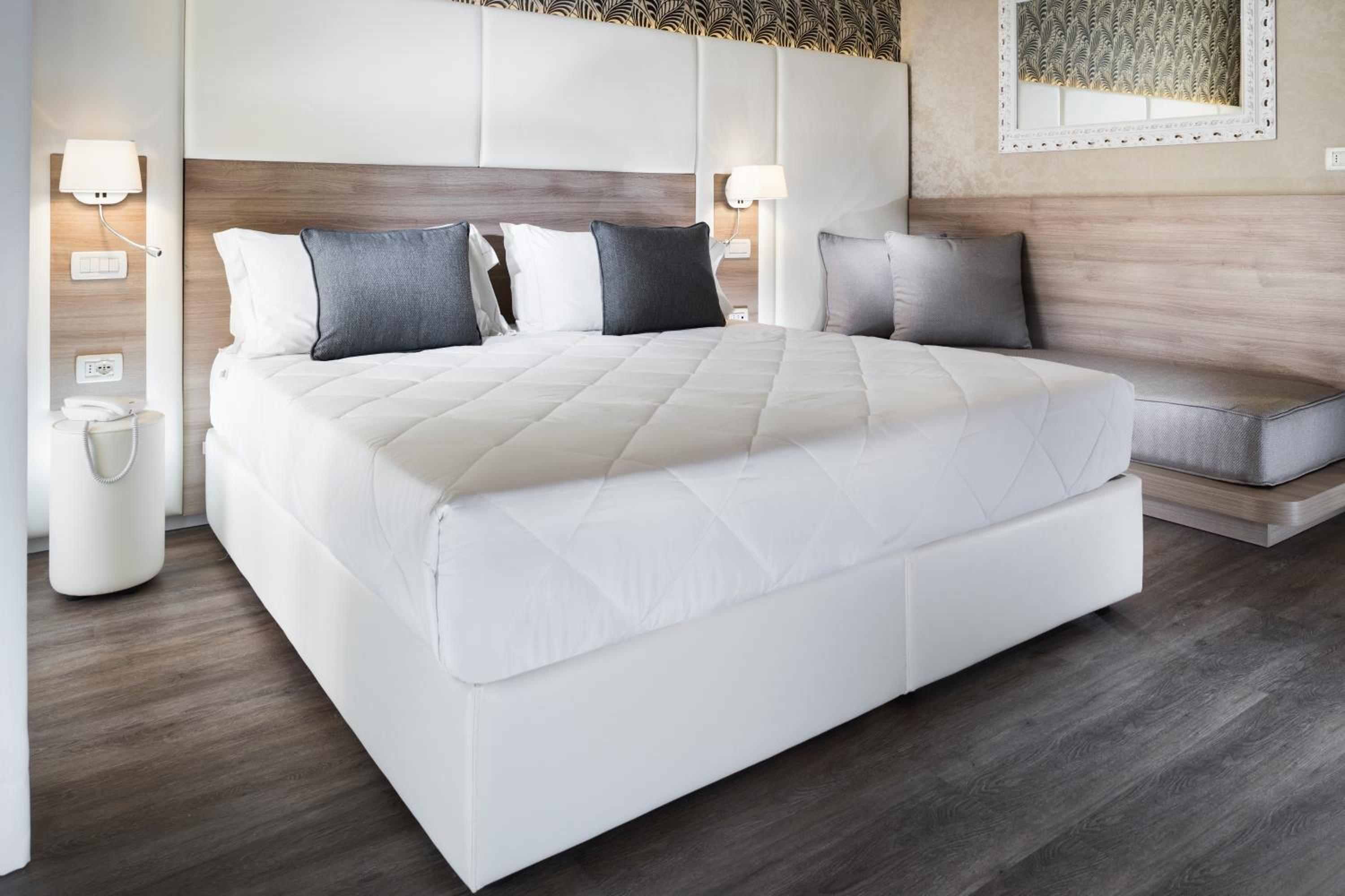 Double or Twin Room - Photo 3