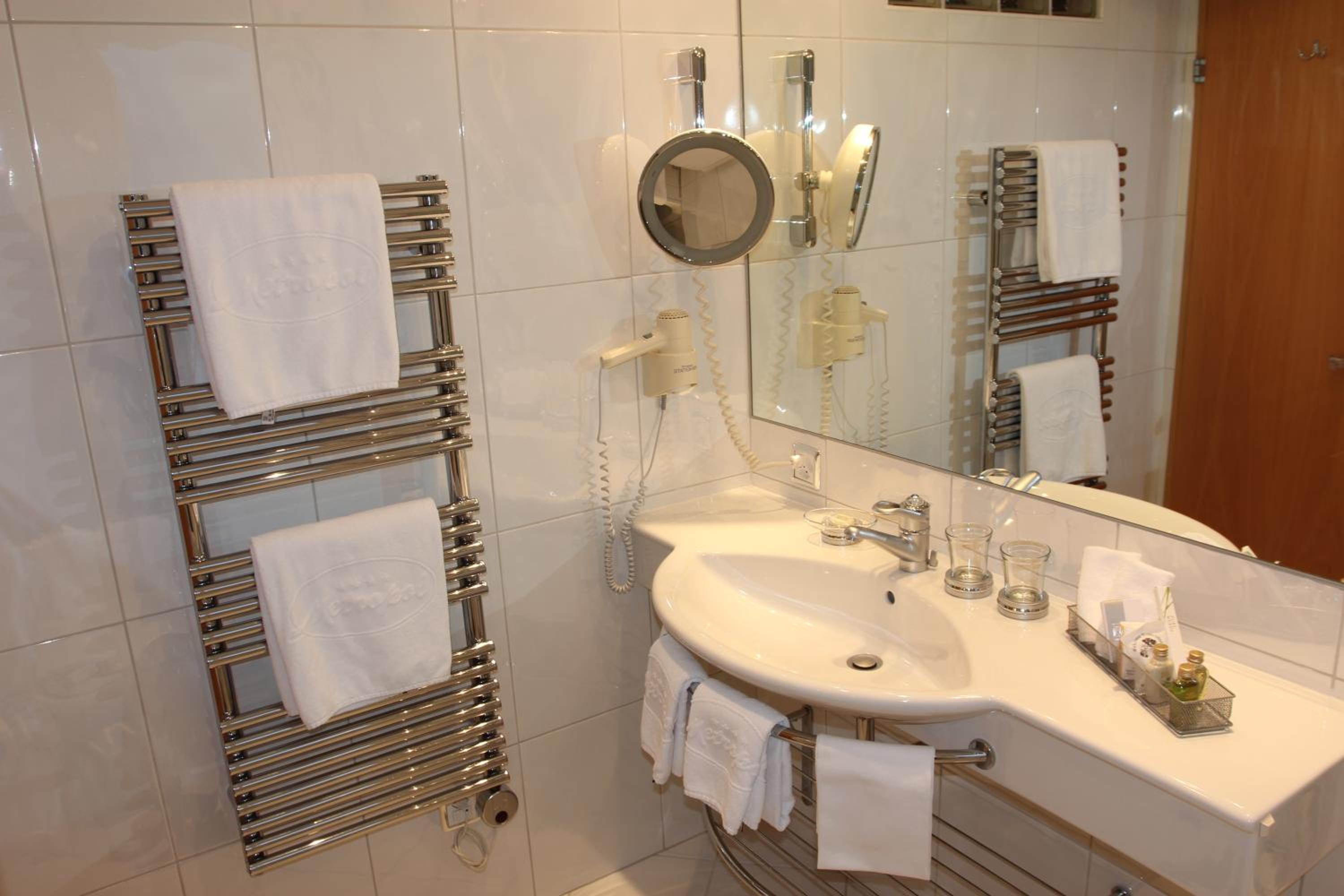 Standard Double or Twin Room - Photo 2