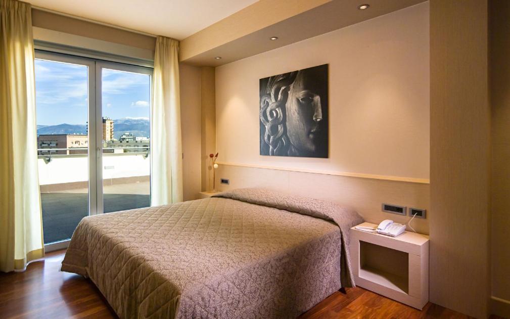 Suite - Photo 2