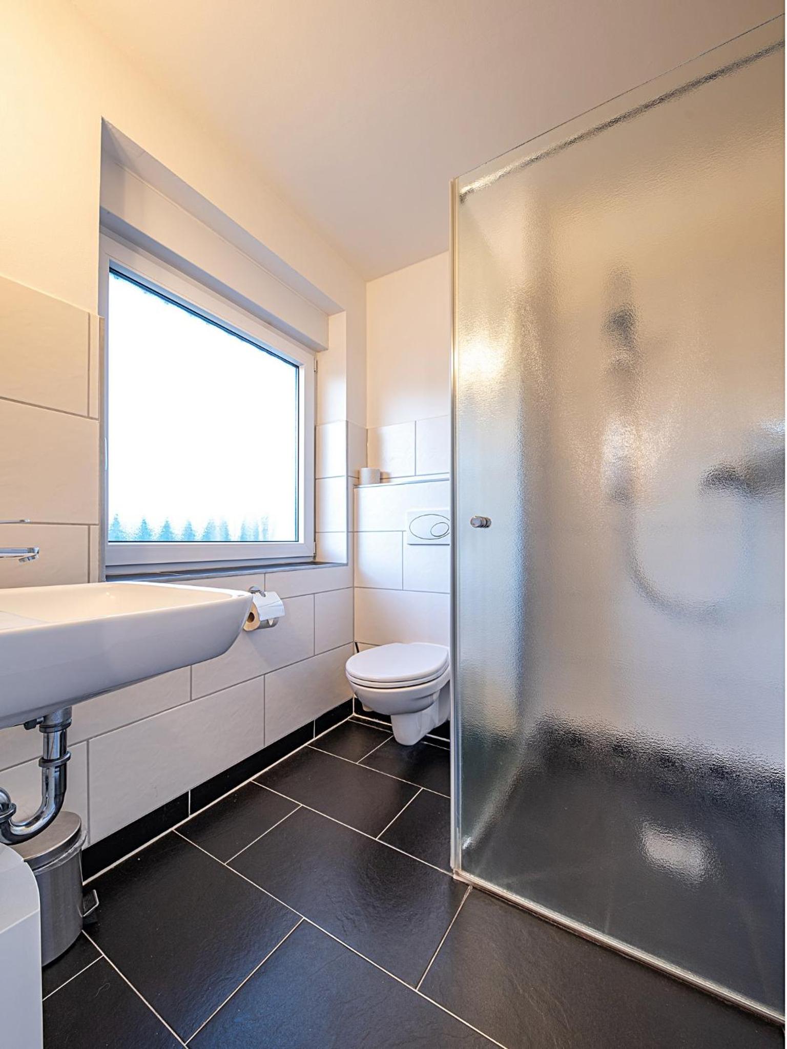 Standard Twin Room - Photo 2