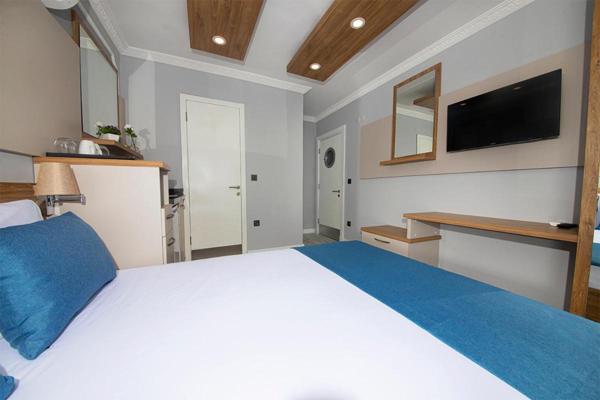 Standard Double Room - Photo 11