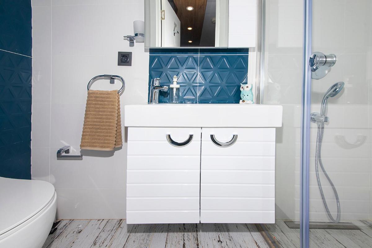 Standard Double Room - Photo 9