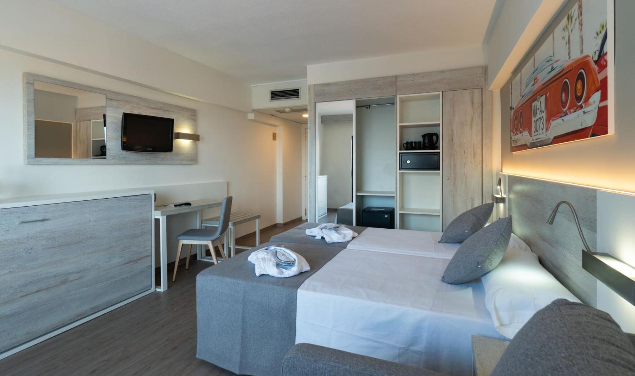 Double Room (2 Adults + 2 Children) - Photo 2
