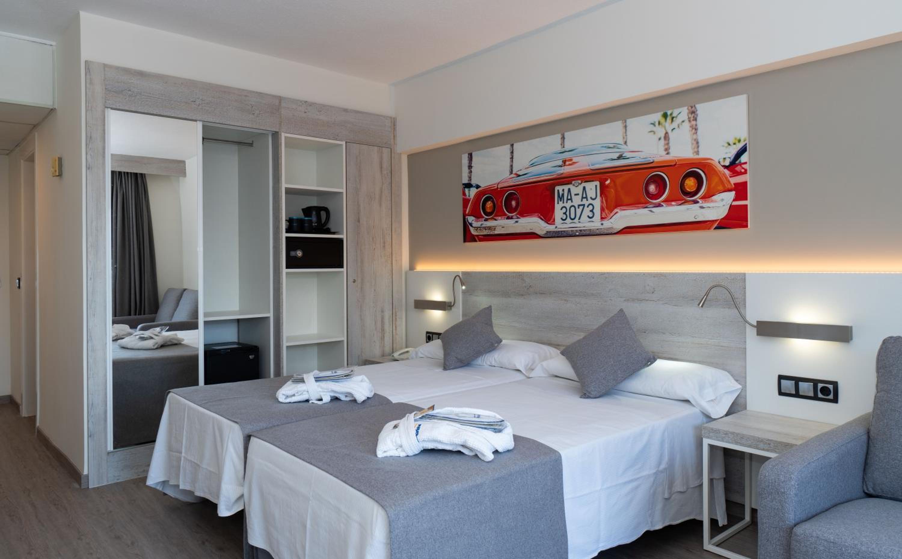 Double Room (2 Adults + 2 Children) - Photo 3