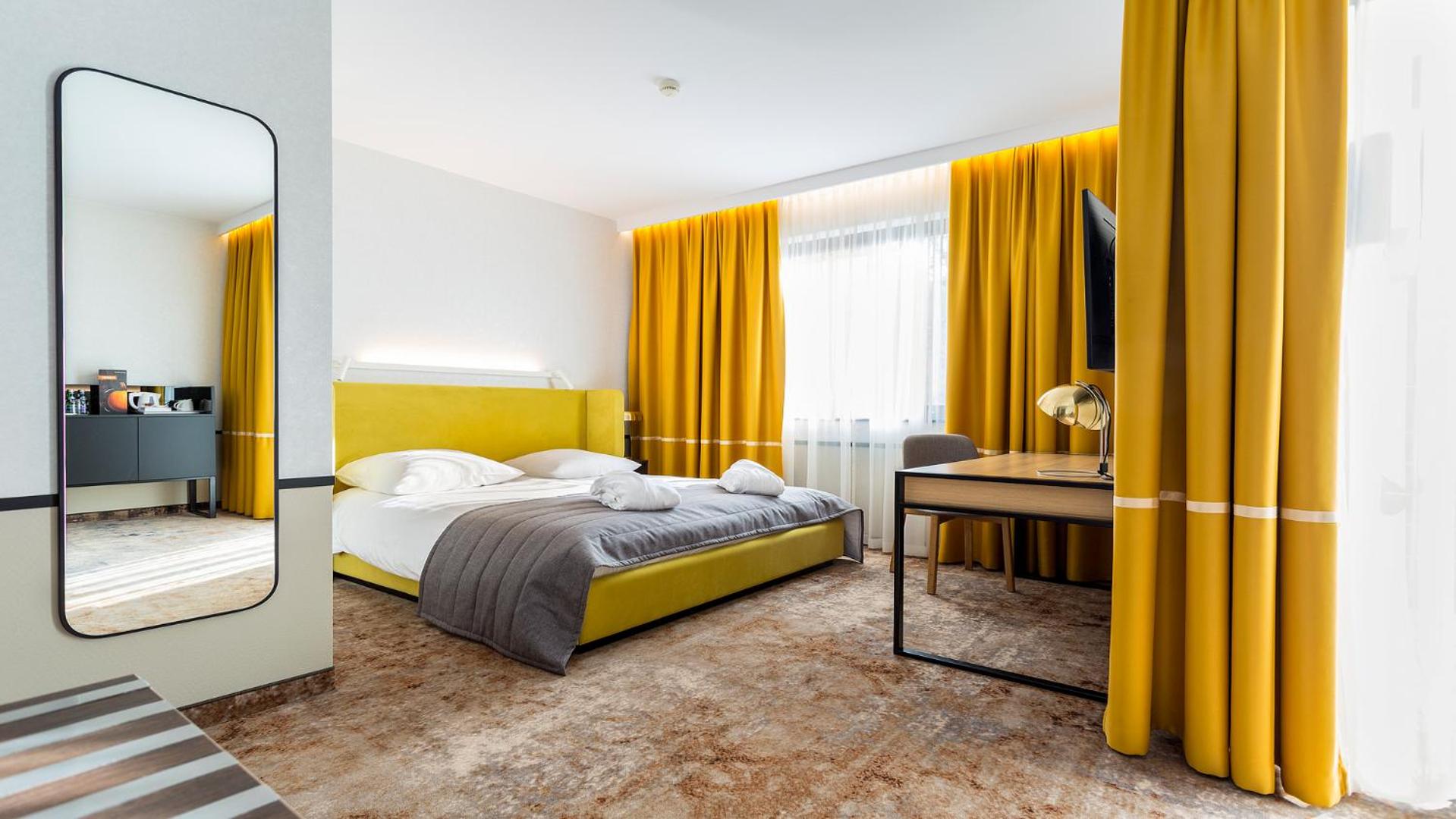 Junior Suite with Balcony - Photo 1