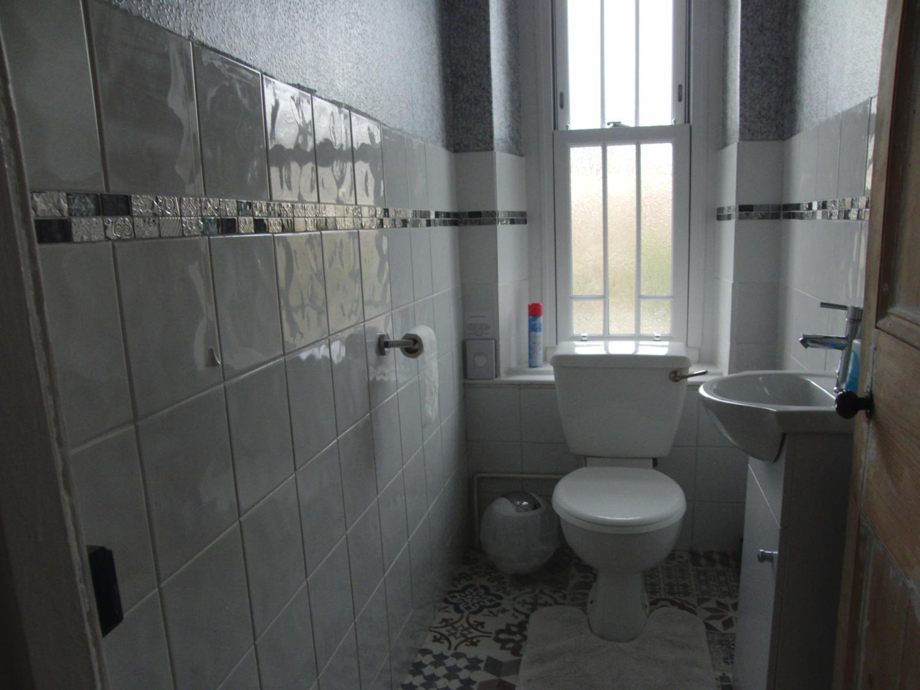 Single Room with Private Bathroom photo 2