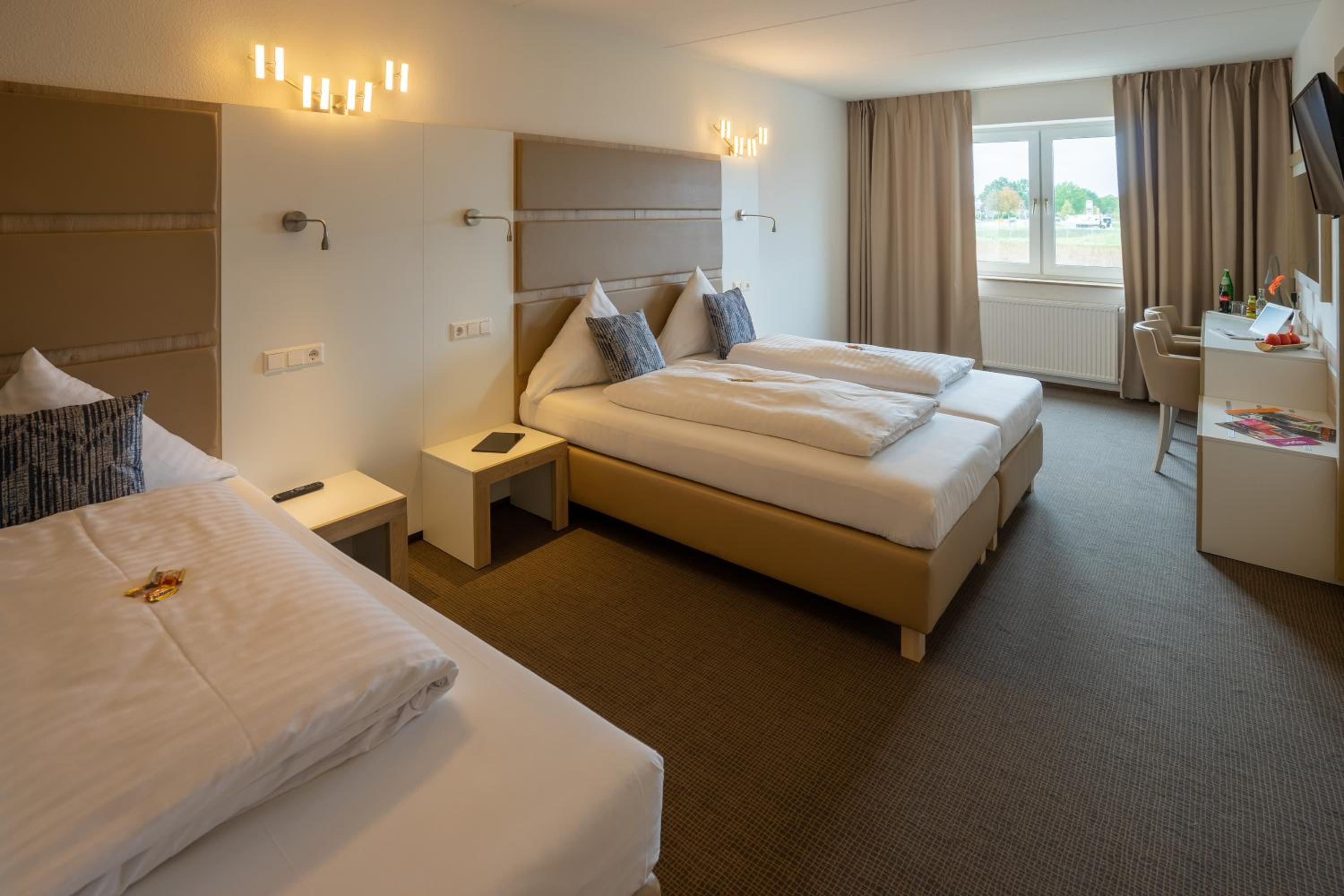 Deluxe Double Room with Balcony - Photo 2