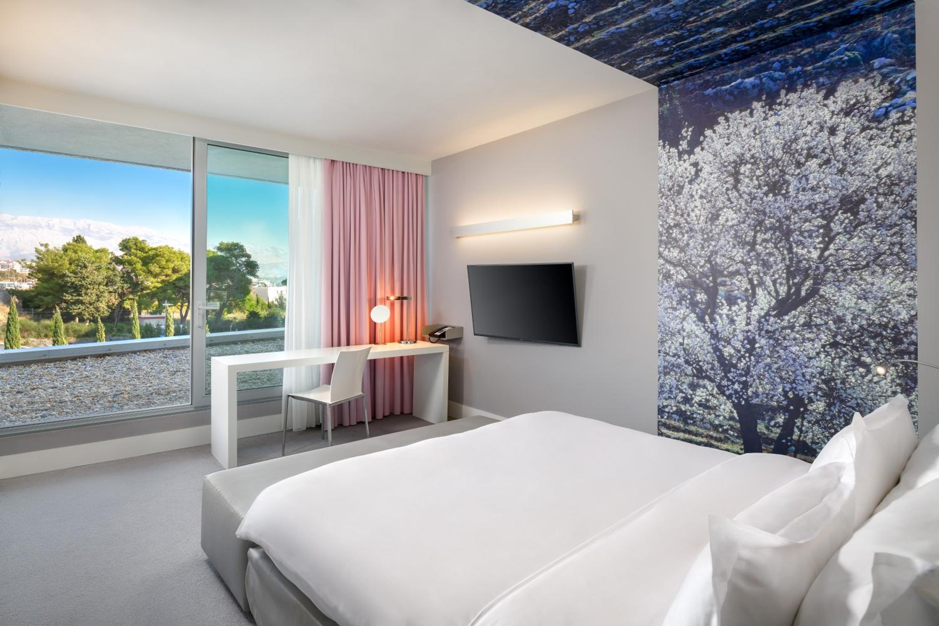 Superior Room with City View - Photo 1
