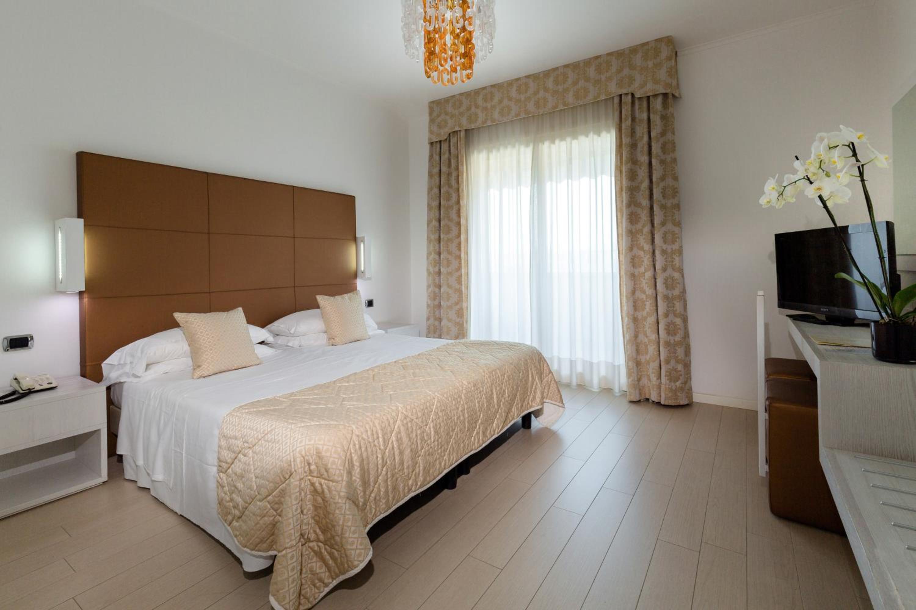 Suite Familiare con Vista Lago Parziale e Accesso Spa