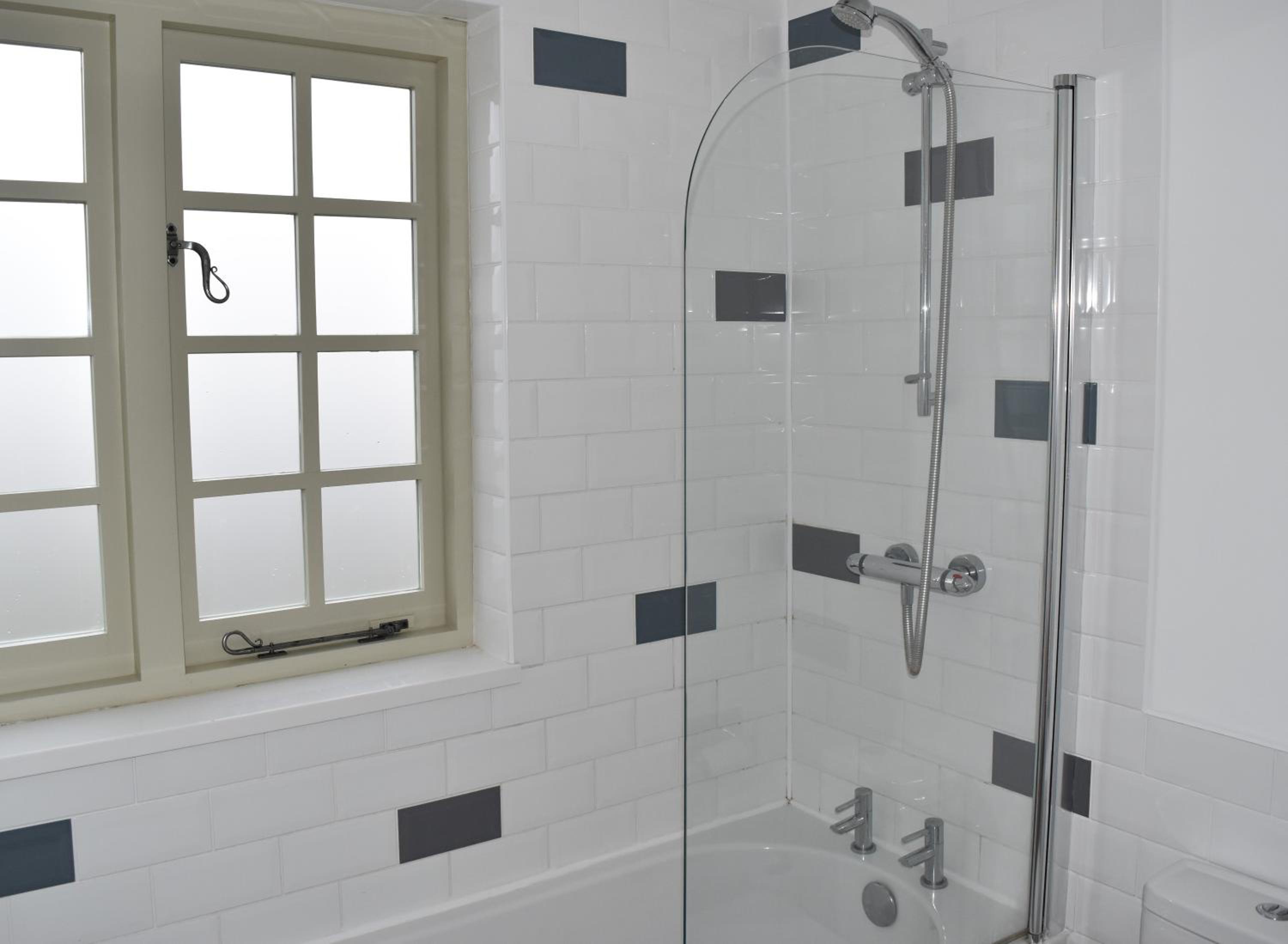 Family Room with Bathroom - Photo 4