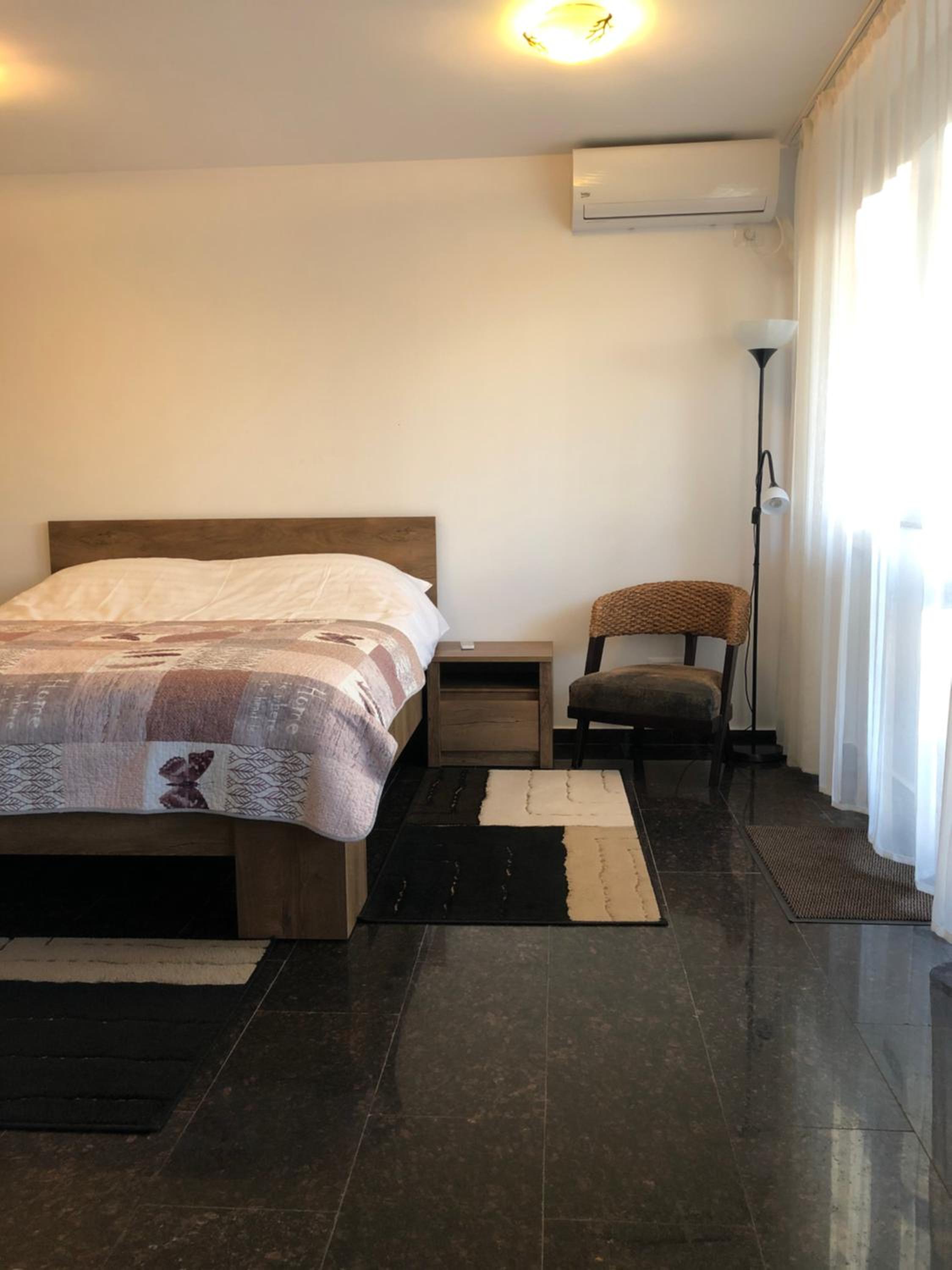 Double Room with Private Bathroom - Photo 9