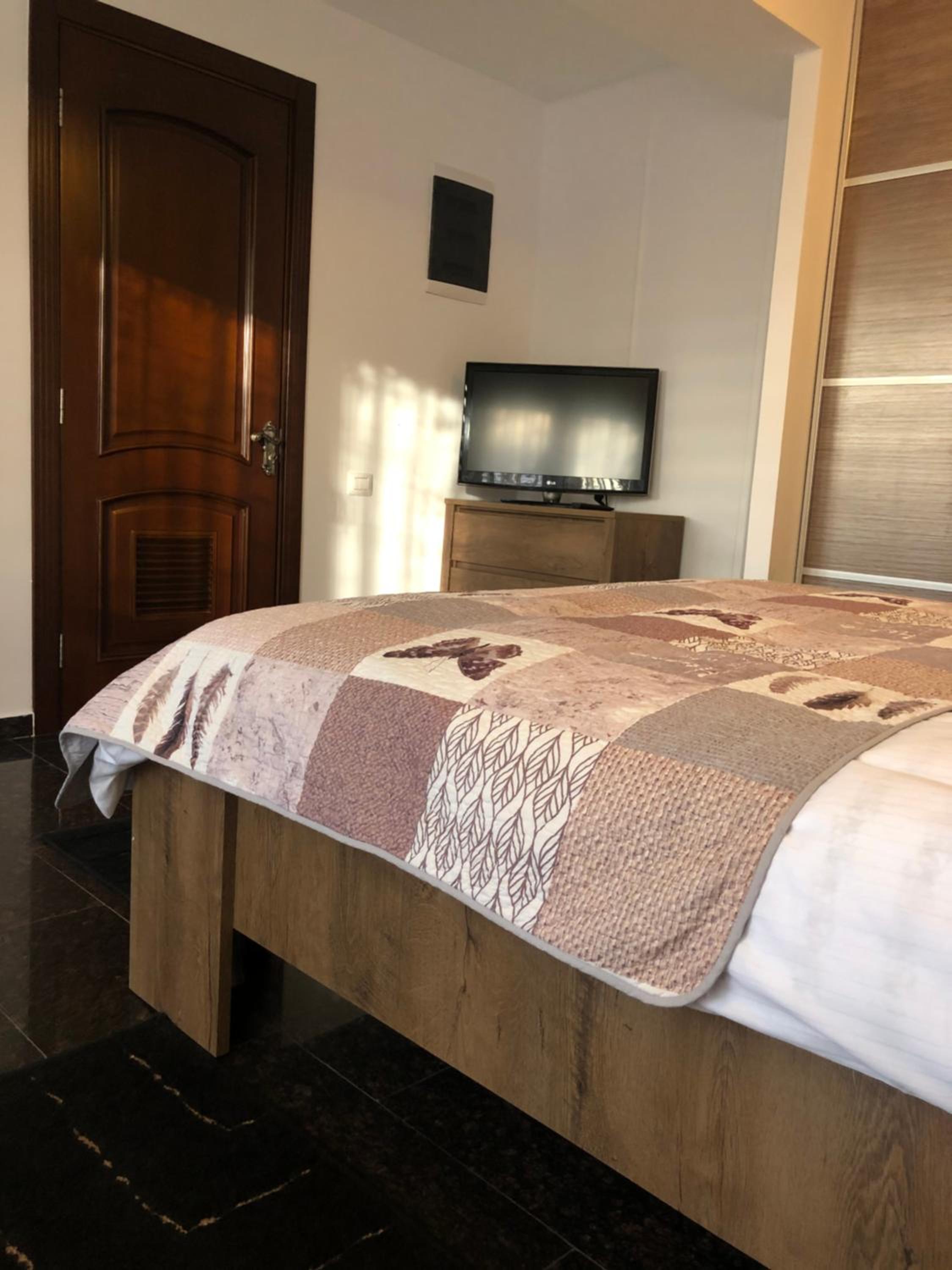Double Room with Private Bathroom - Photo 8