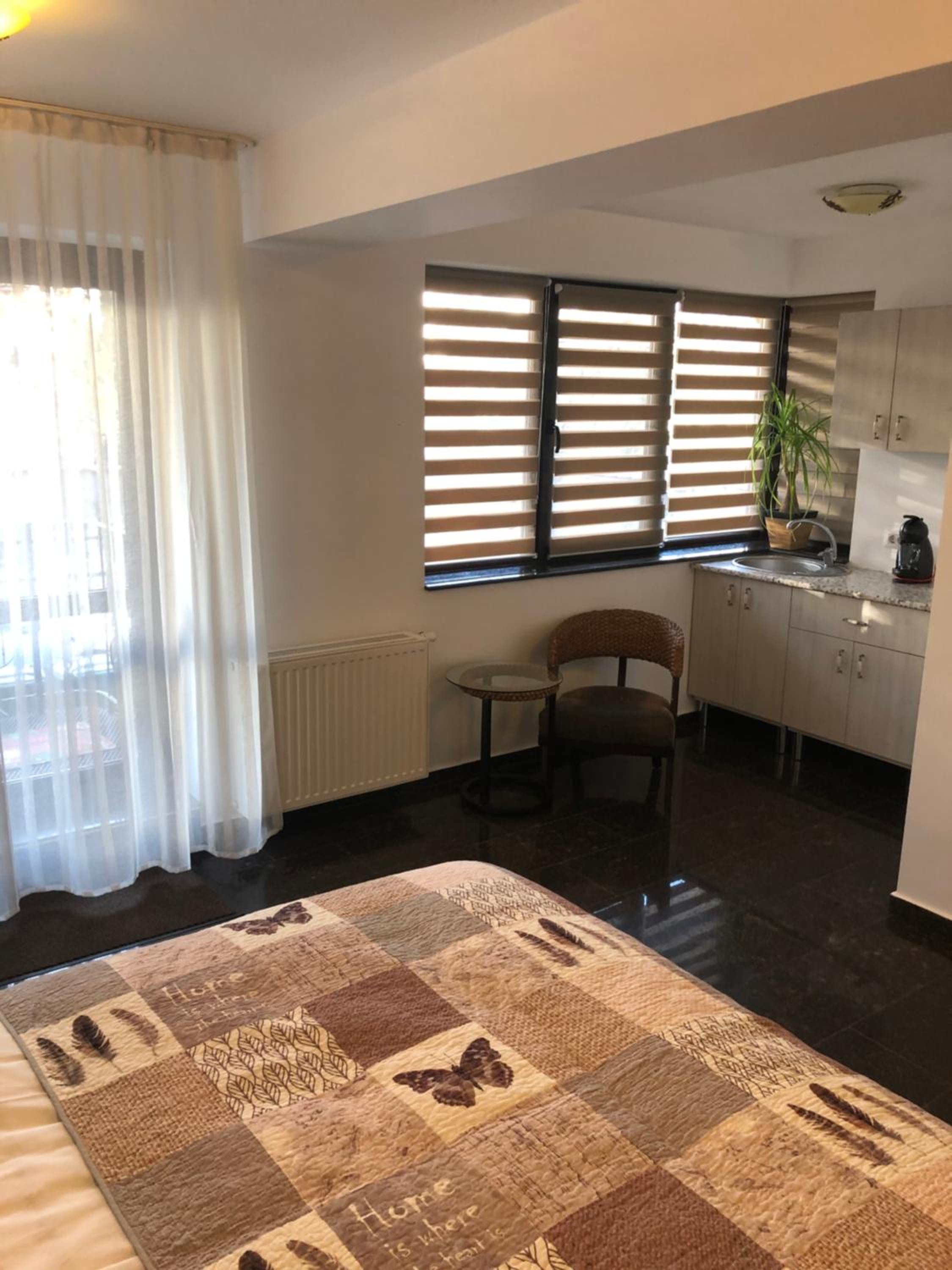Double Room with Private Bathroom - Photo 1