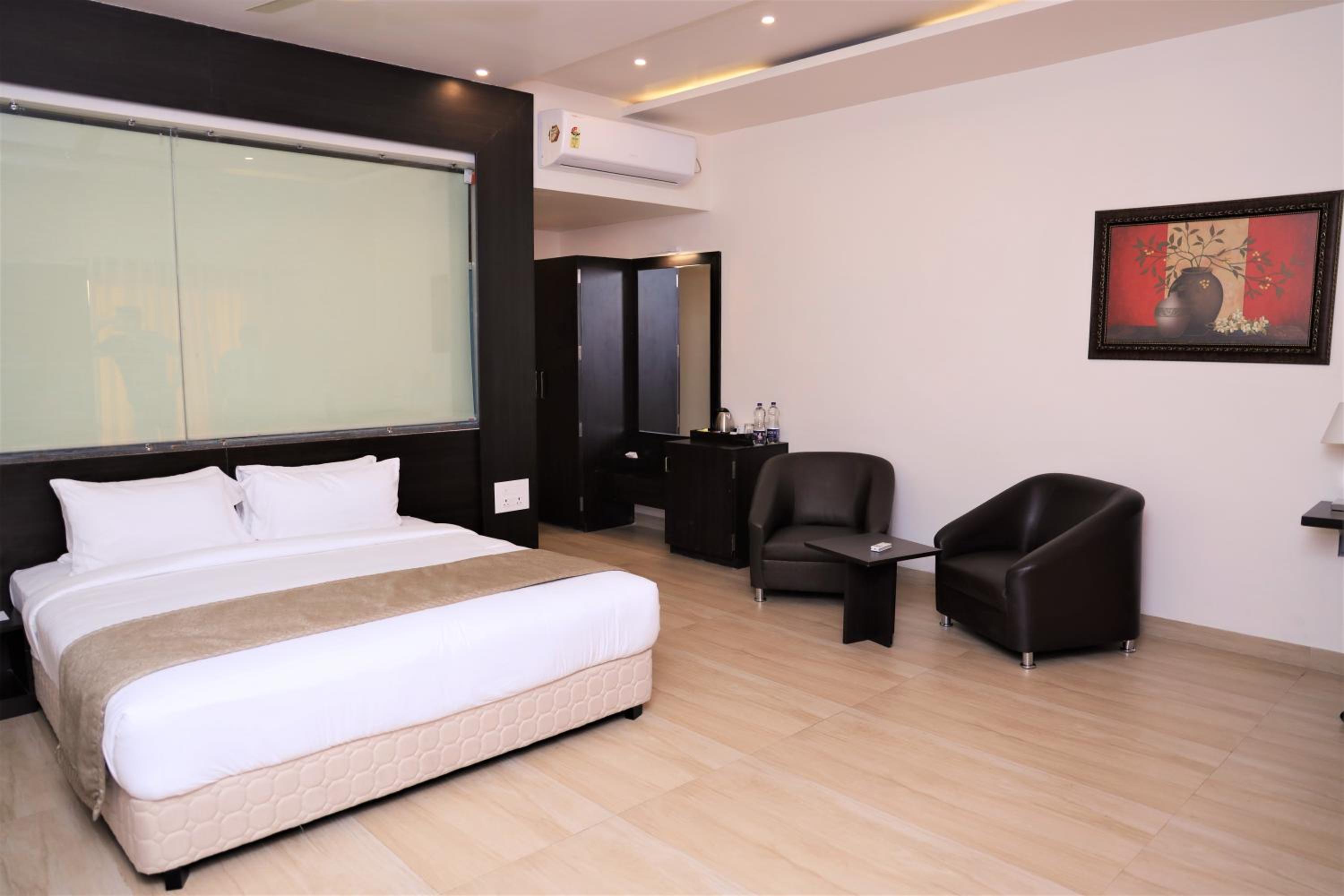 King Suite - Photo 4