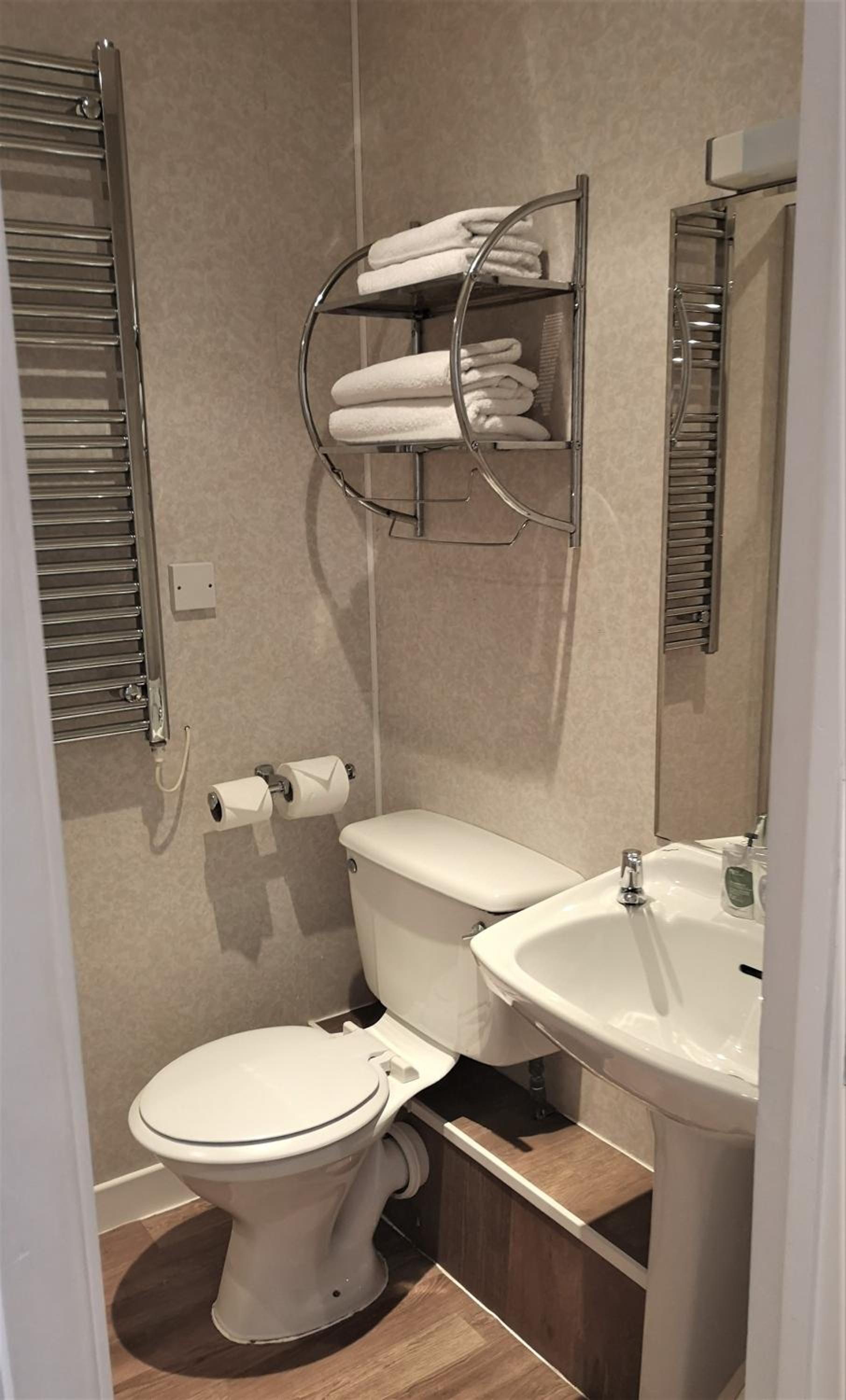 Double Room - Photo 10