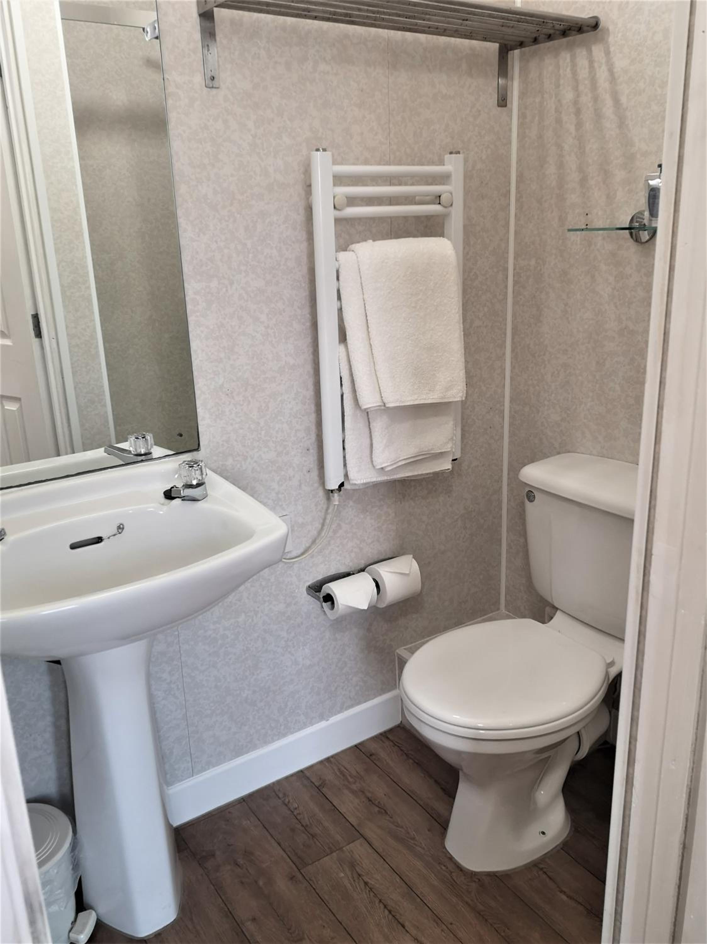 Double Room - Photo 11