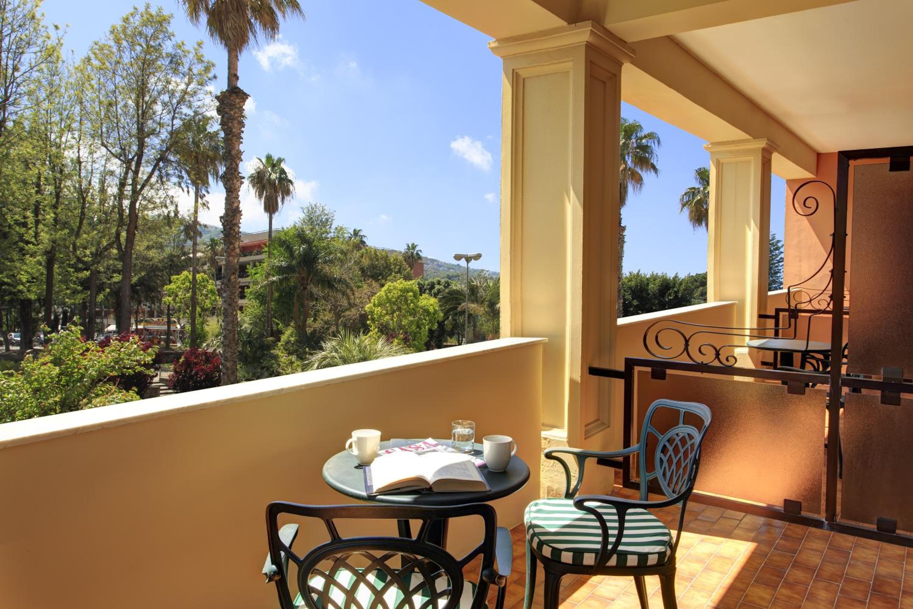 Superior Junior Suite with Balcony - Photo 3