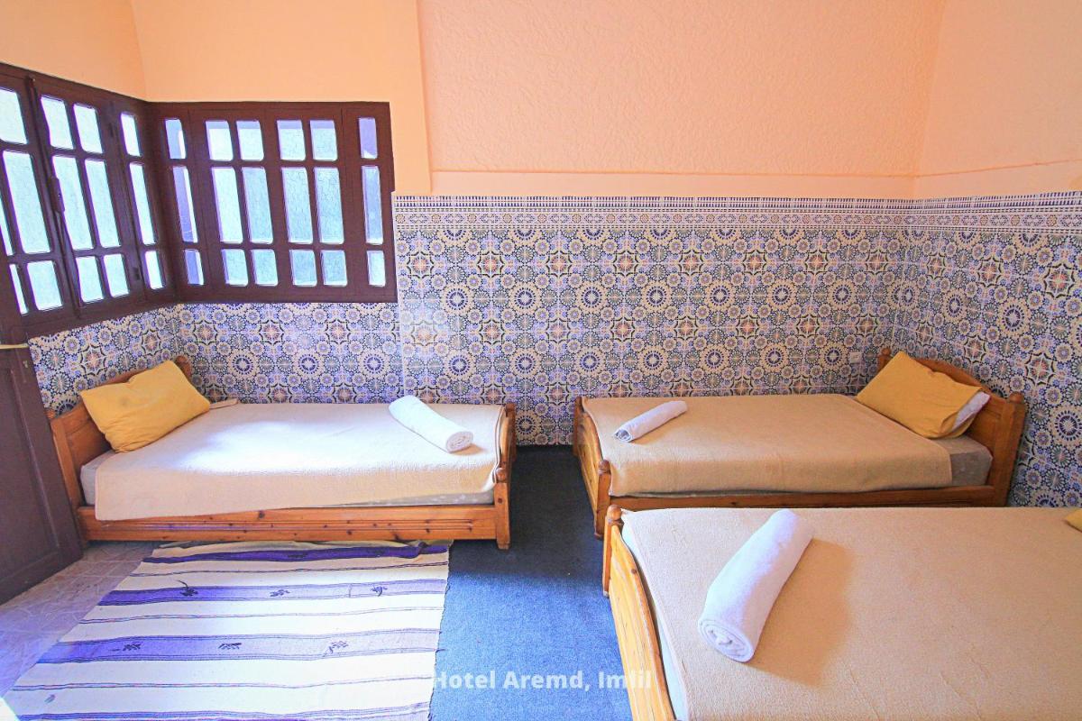 Economy Triple Room photo 2