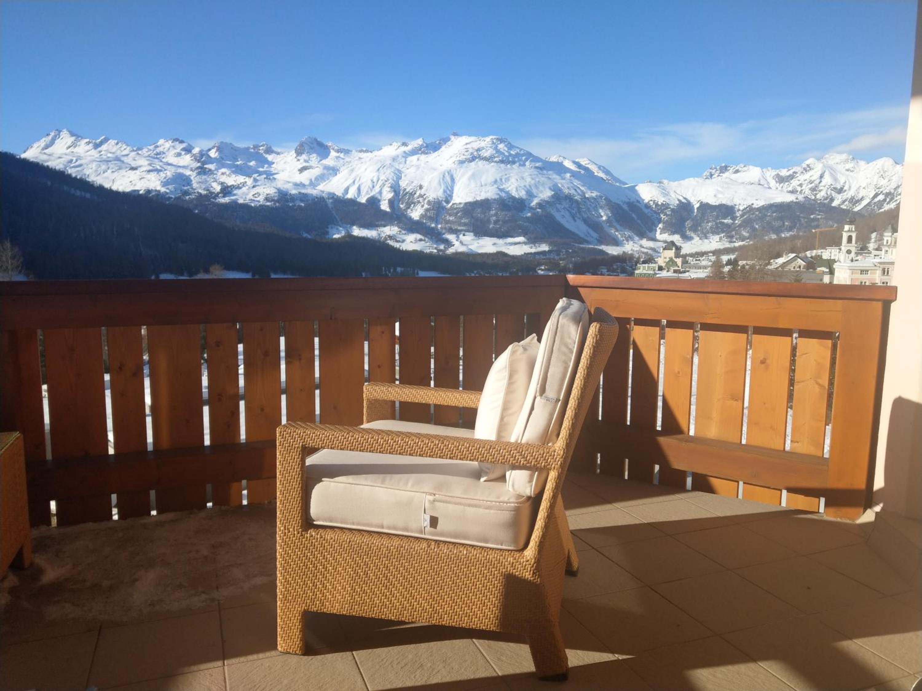 Apartment with Mountain View photo 1