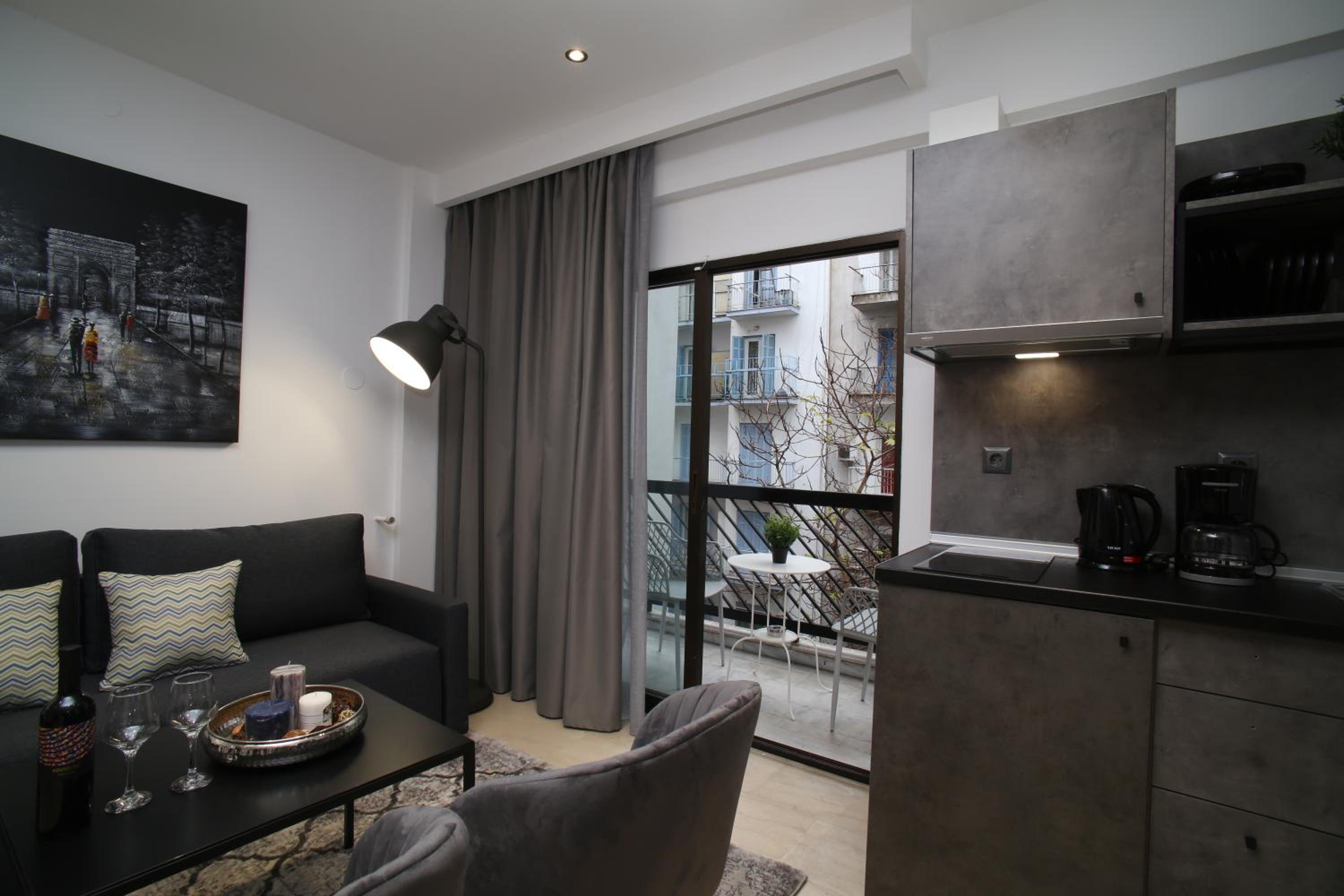 Junior Suite with Balcony - Photo 6