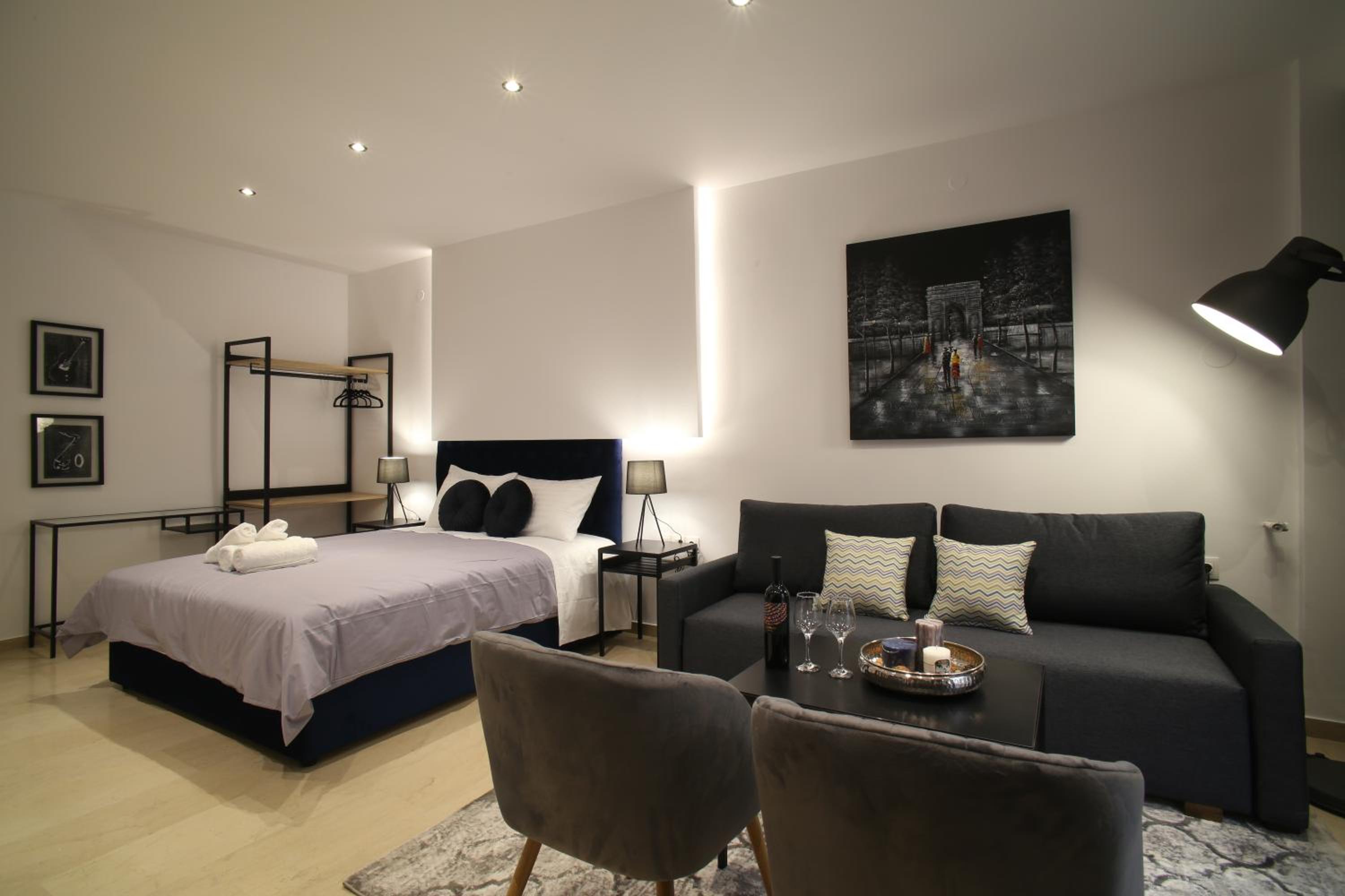 Junior Suite with Balcony - Photo 5