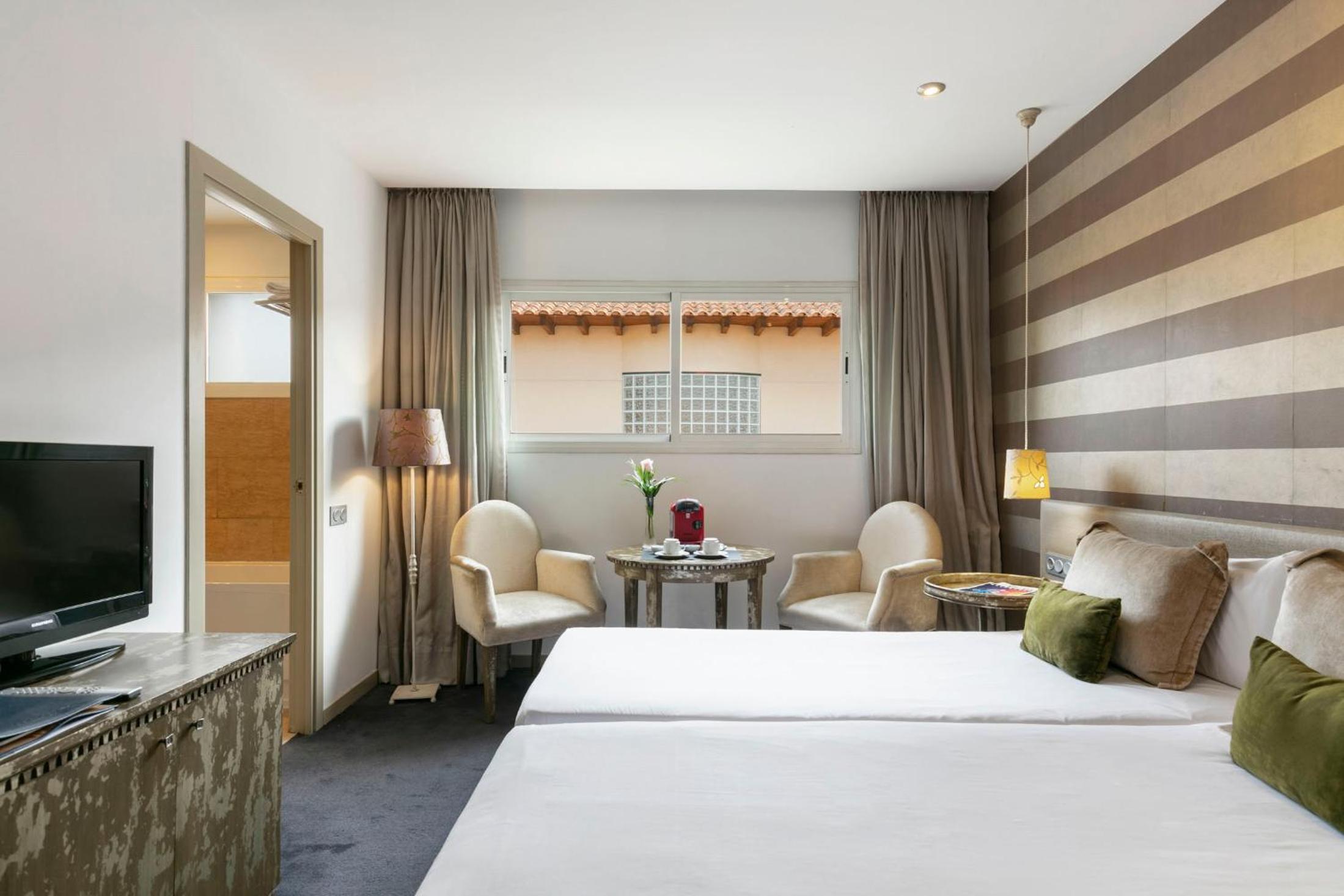 Superior Double or Twin Room - Photo 9